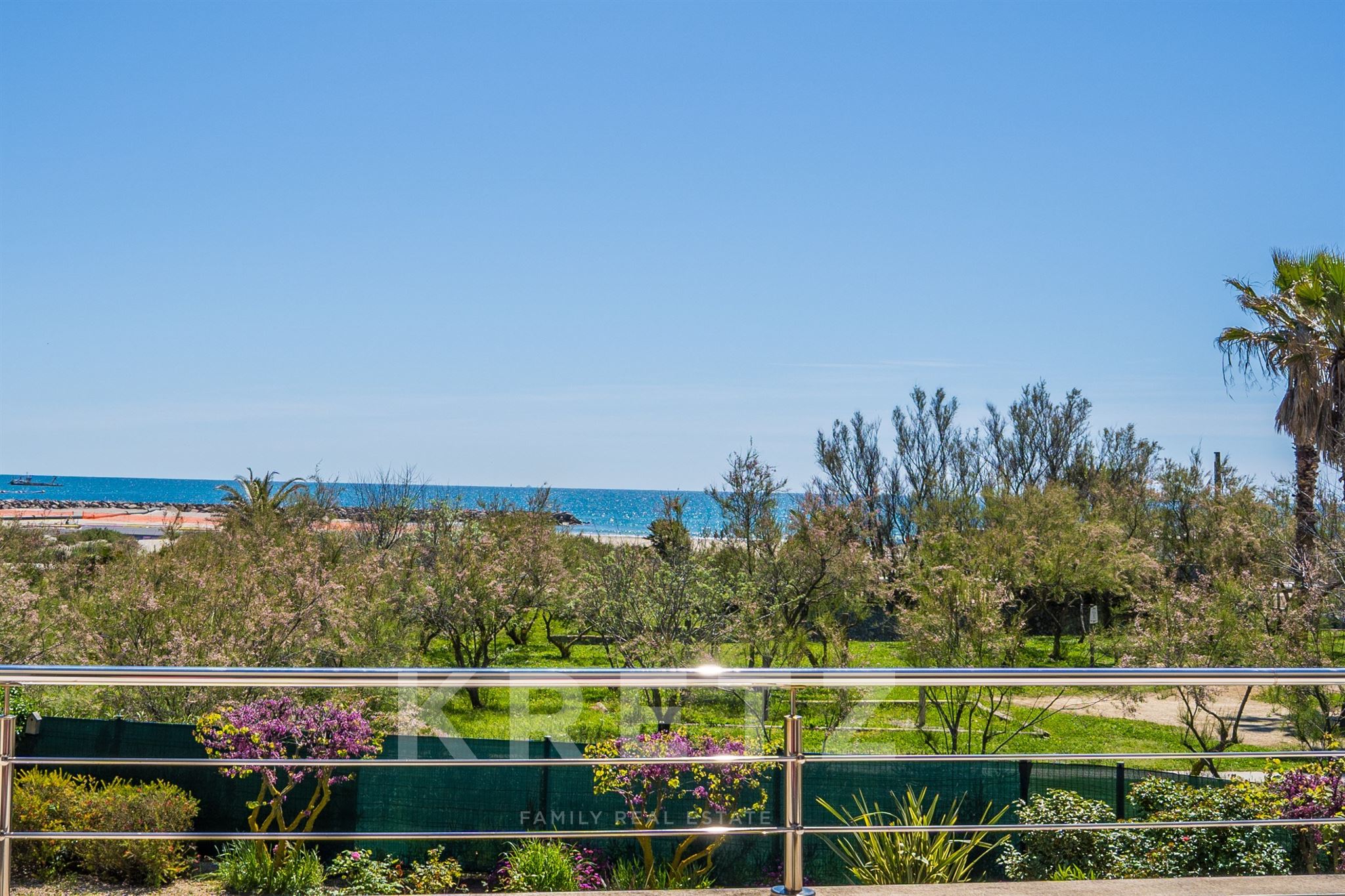 Architect-Designed Seafront Villa in First Line