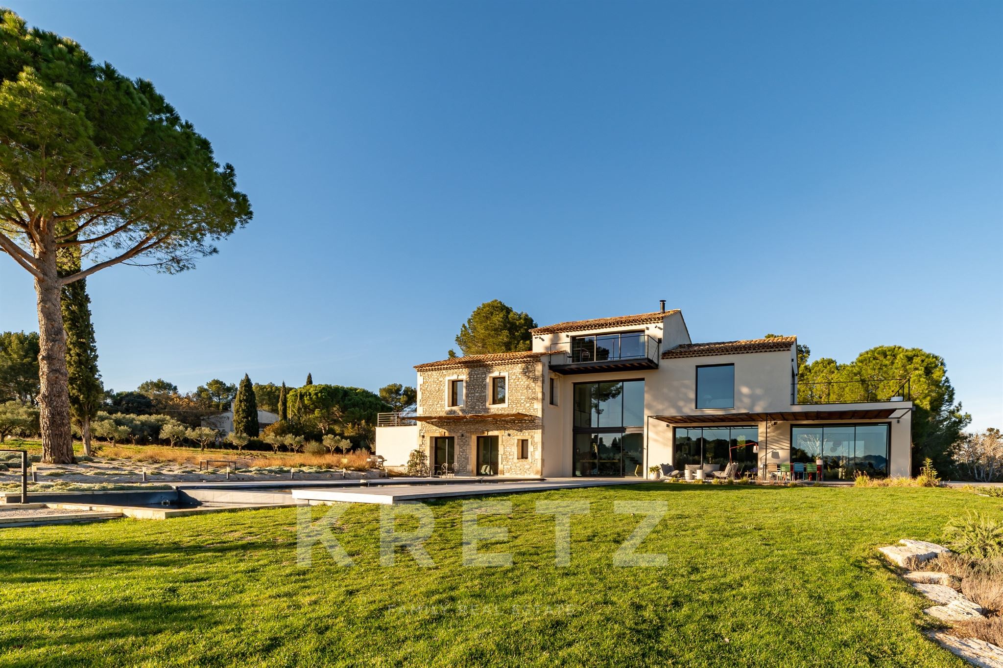 Exceptional property with panoramic views over the Alpilles