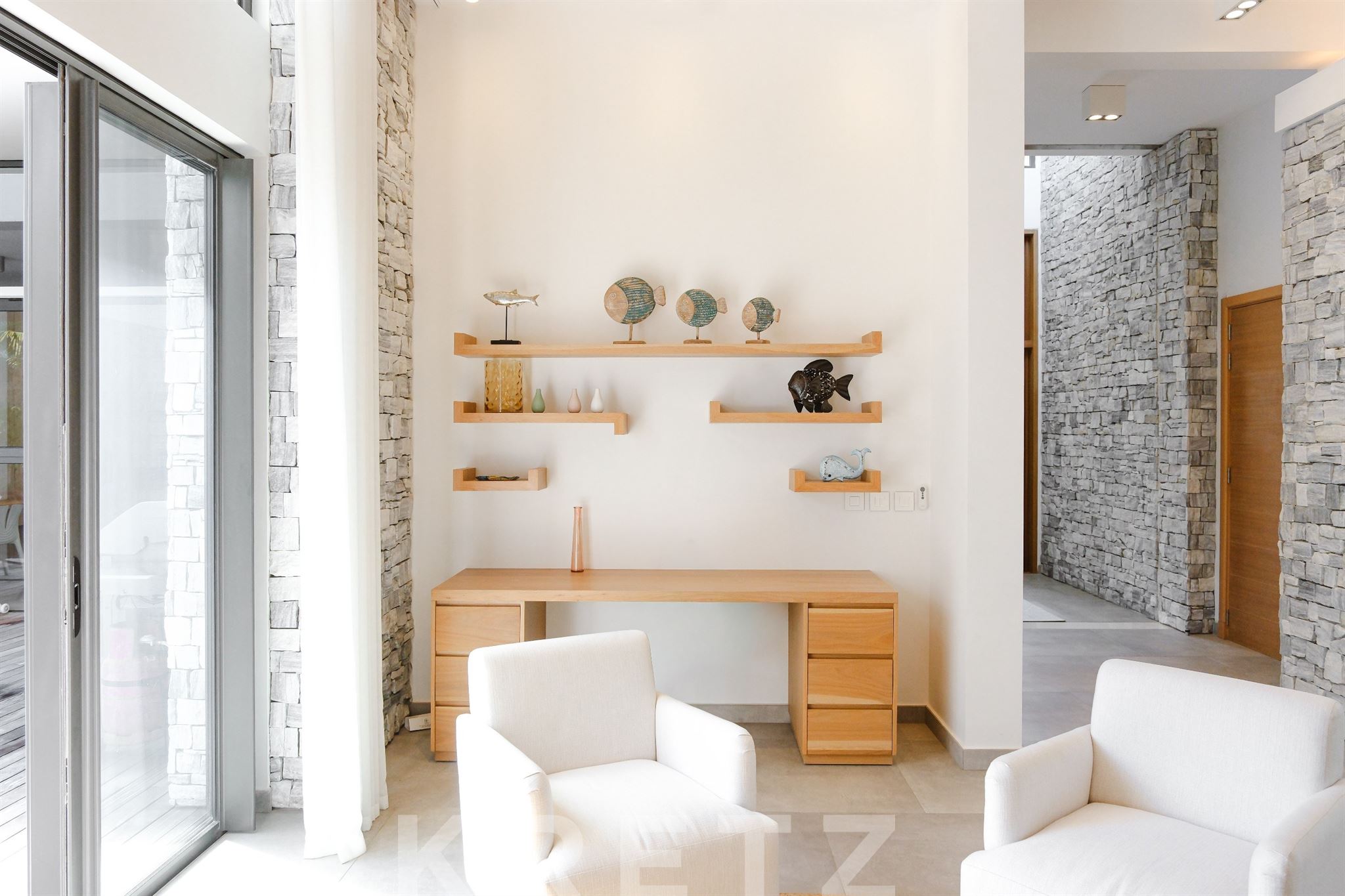 A stone’s throw from the lagoon – 4-bedroom architect-designed villa