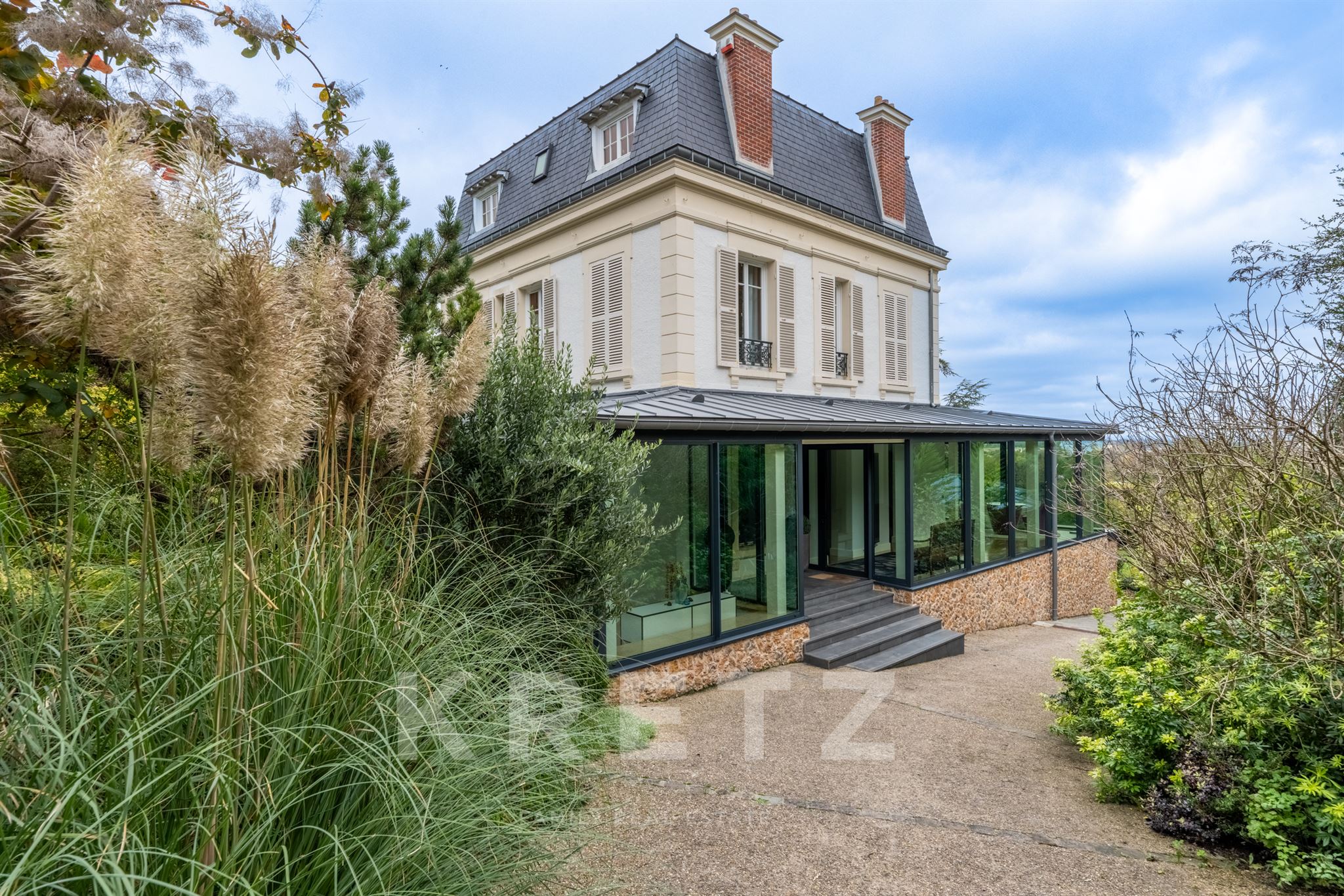 Architect-designed villa overlooking the Seine Valley