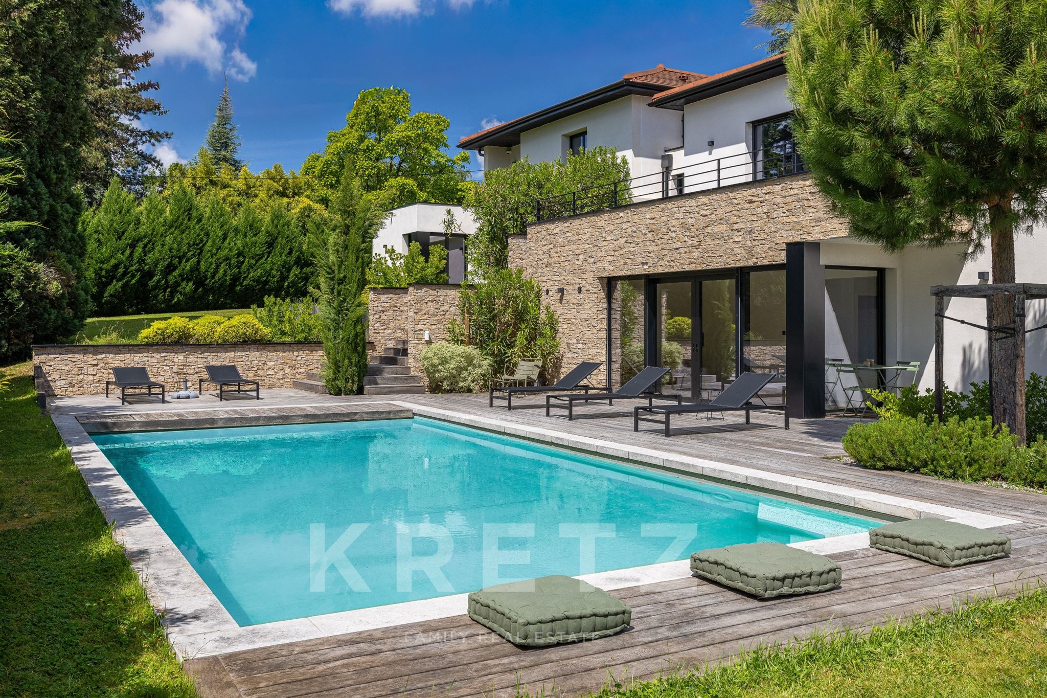 Villa contemporaine avec piscine et vue à Saint-Cyr-au-Mont-d'Or