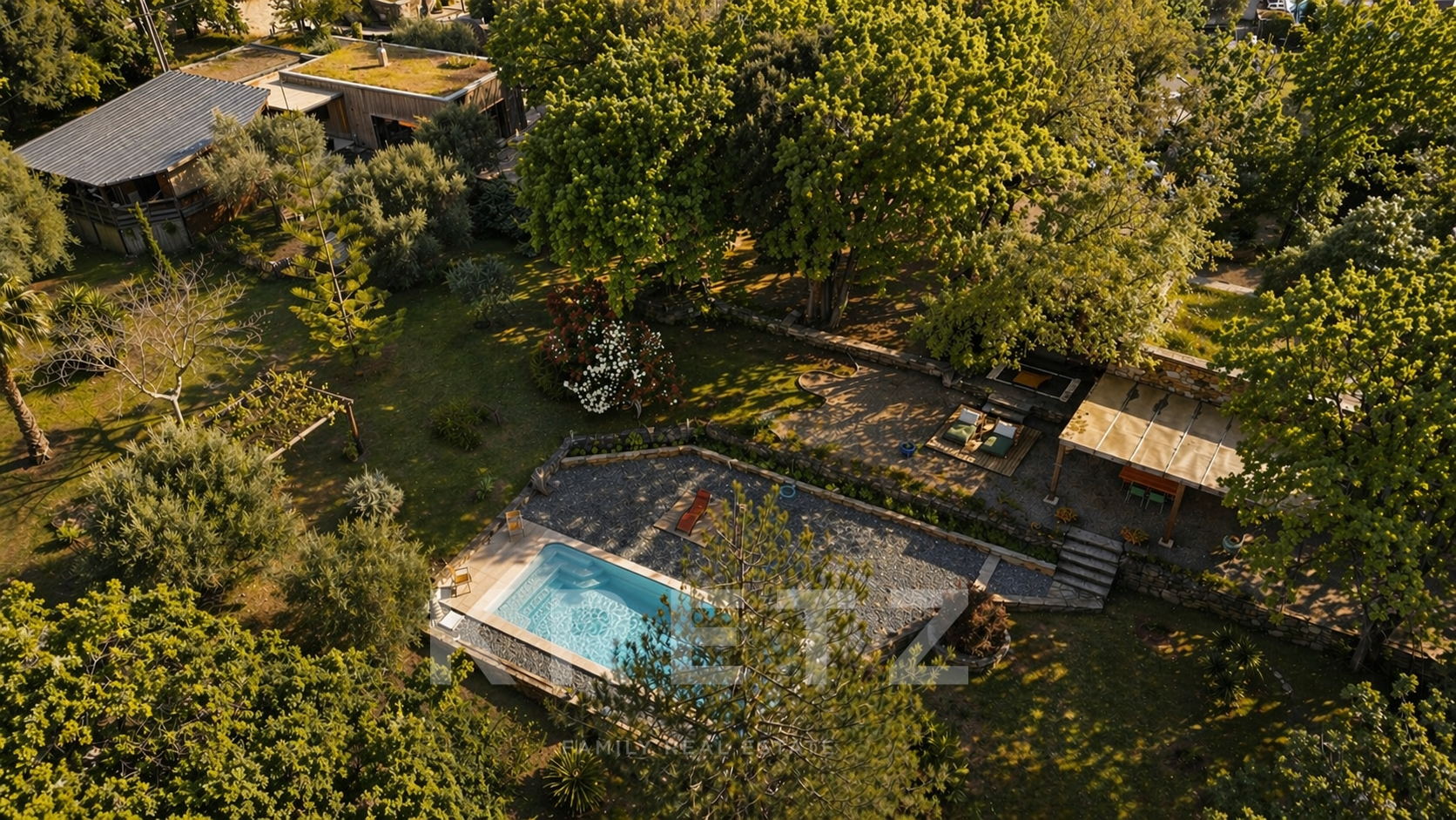 IN THE HEART OF PATRIMONIO VINEYARD – CHARMING PROPERTY WITH TWO VILLAS AND A SWIMMING POOL