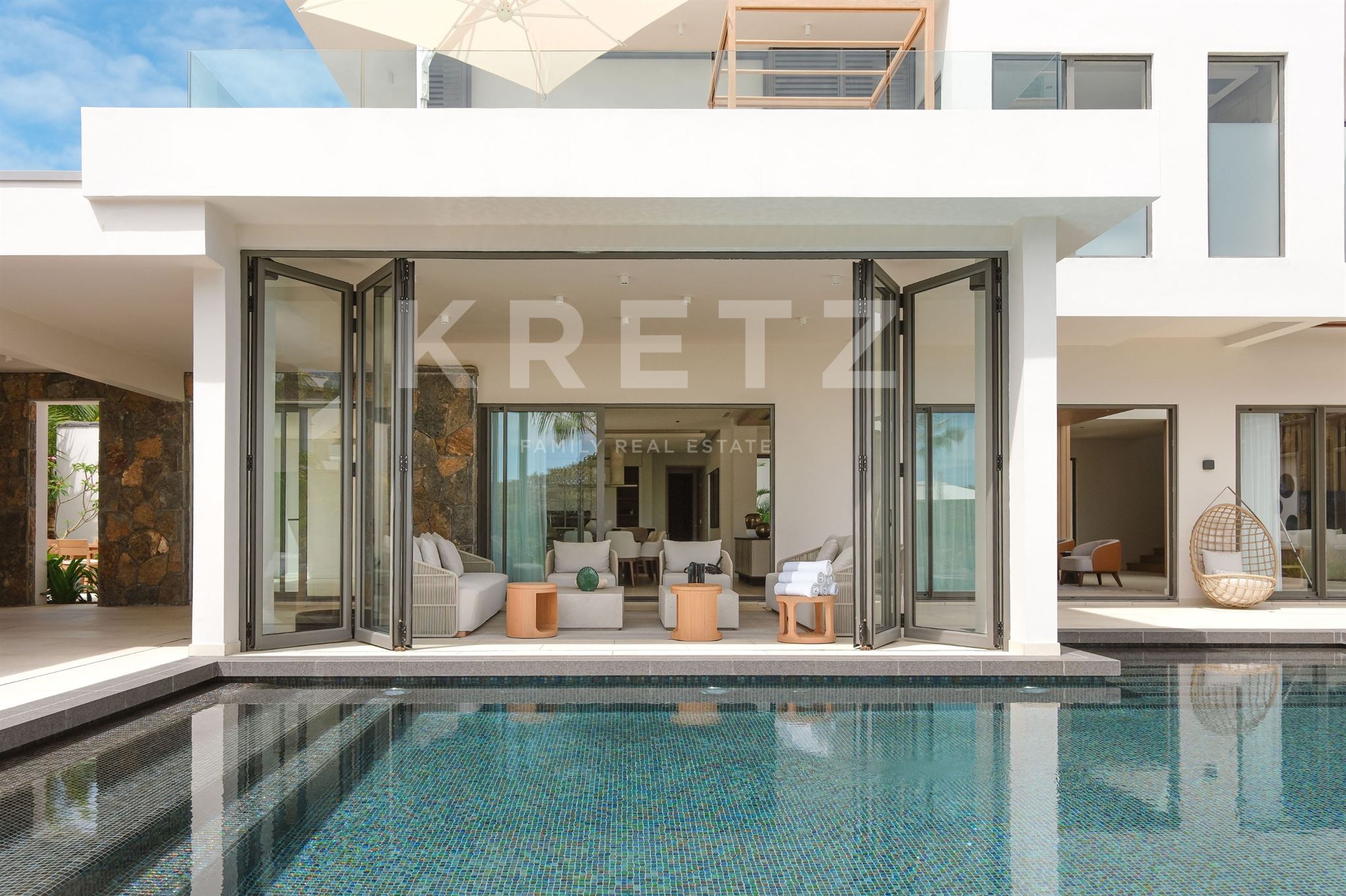 Exclusivity – Modern Beachfront Villa, Private Peninsula & 5* Hotel Access