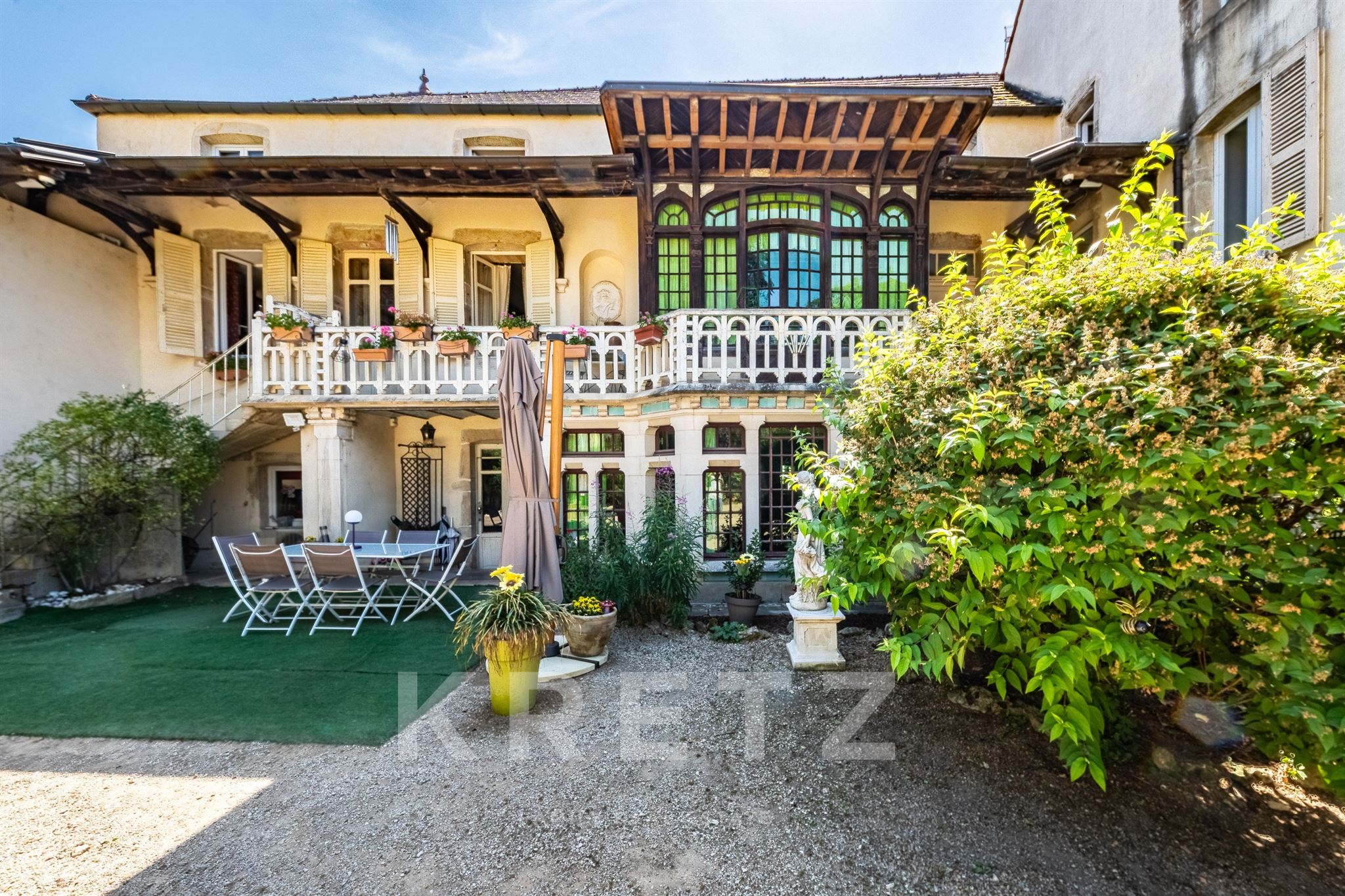 RARE - PROPRIETE DE CARACTERE - INTIMITE ABSOLUE AVEC JARDIN ET COURS - SAVIGNY-LES-BEAUNE
