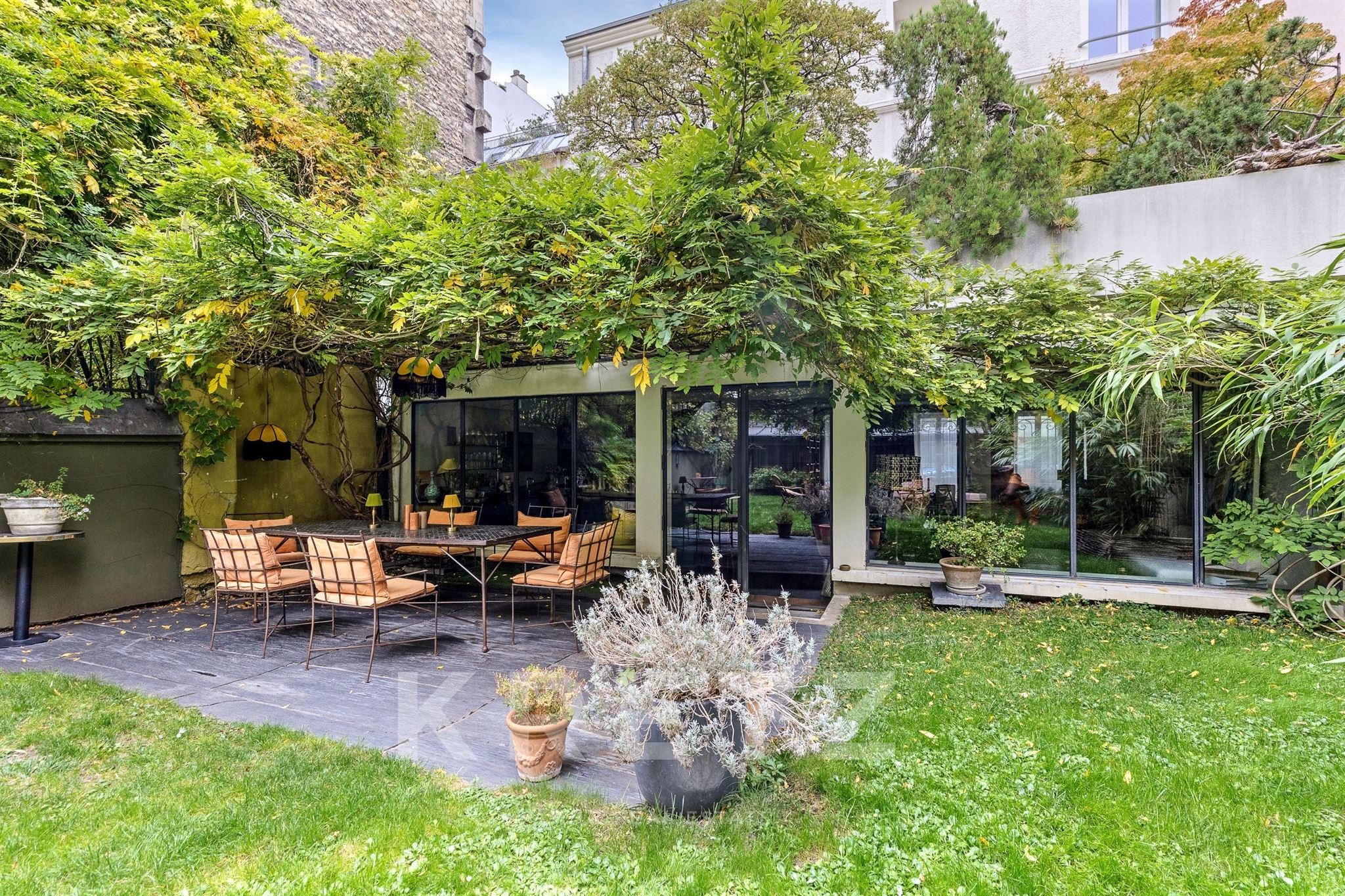 A house in Paris with a 170m² garden - Energy Performance Rating D