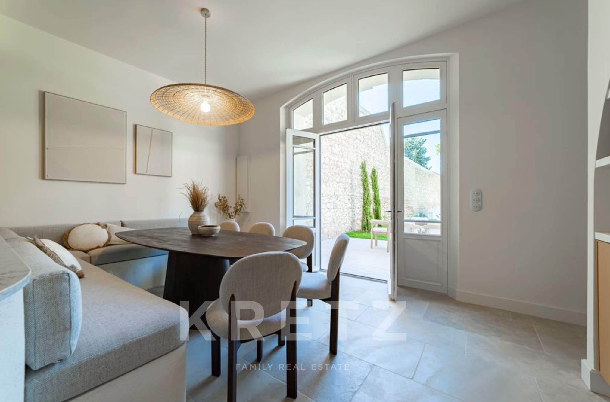 MAUSSANE-LES-ALPILLES, PROPRIÉTÉ D’EXCEPTION AU CŒUR DU VILLAGE 392 M2, 9 CHAMBRES, 2 PISCINES