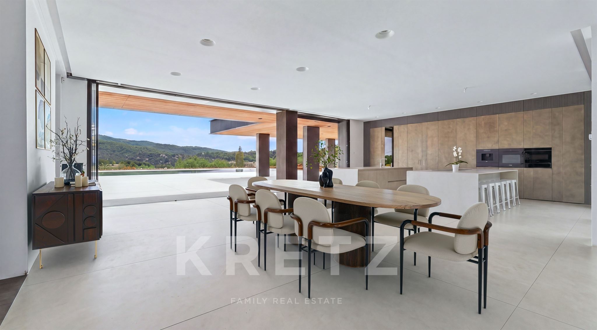 Ultra-contemporary 1000m2 villa with exceptional amenities
