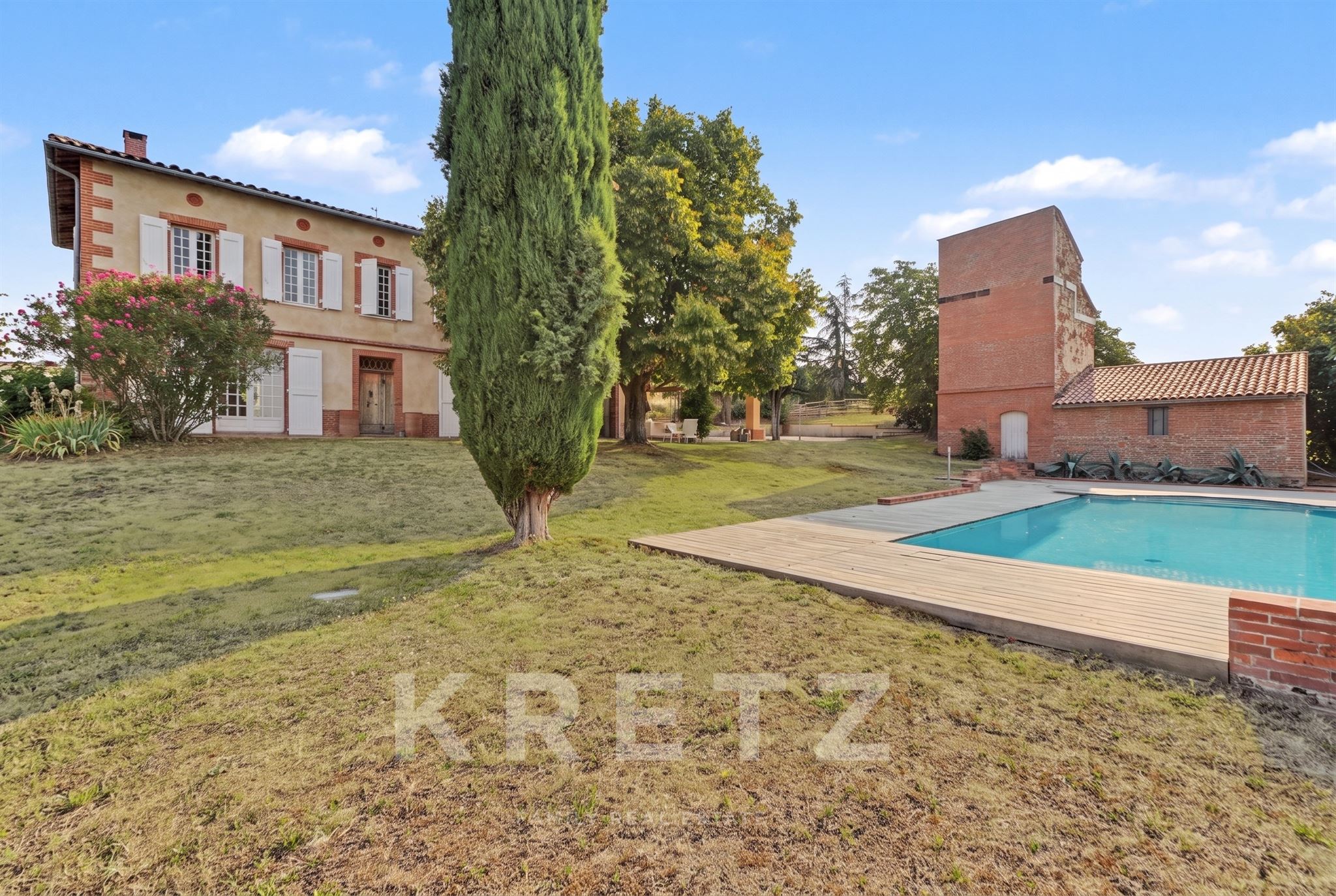 Propriété 1850 rénovée, terrain 6000m2, piscine, pigeonnier, vue dégagée - 20 minutes de Toulouse