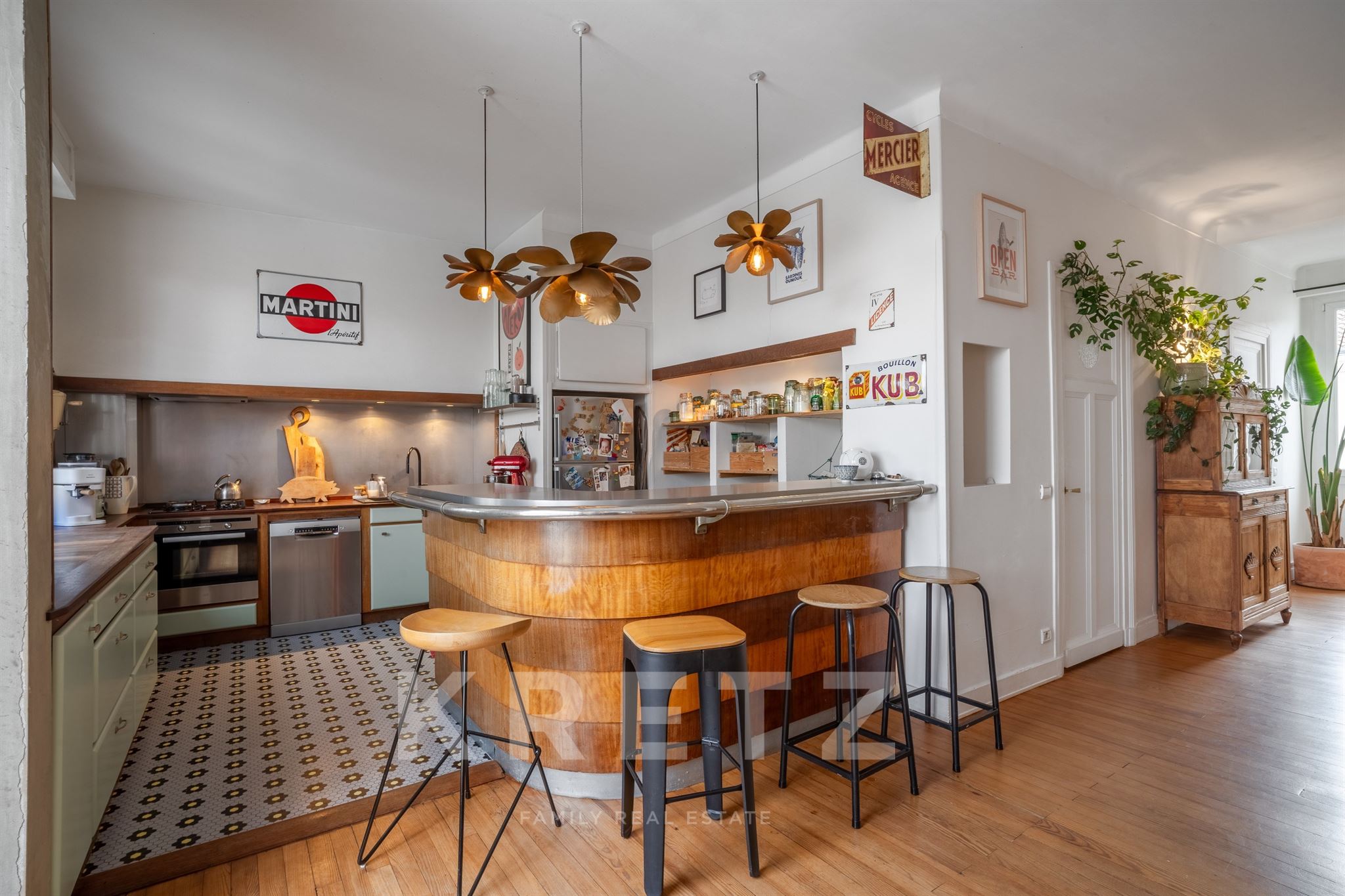 Bordeaux (Nansouty). Rare: 255 m² loft-style house with a rooftop terrace and an integrated pool