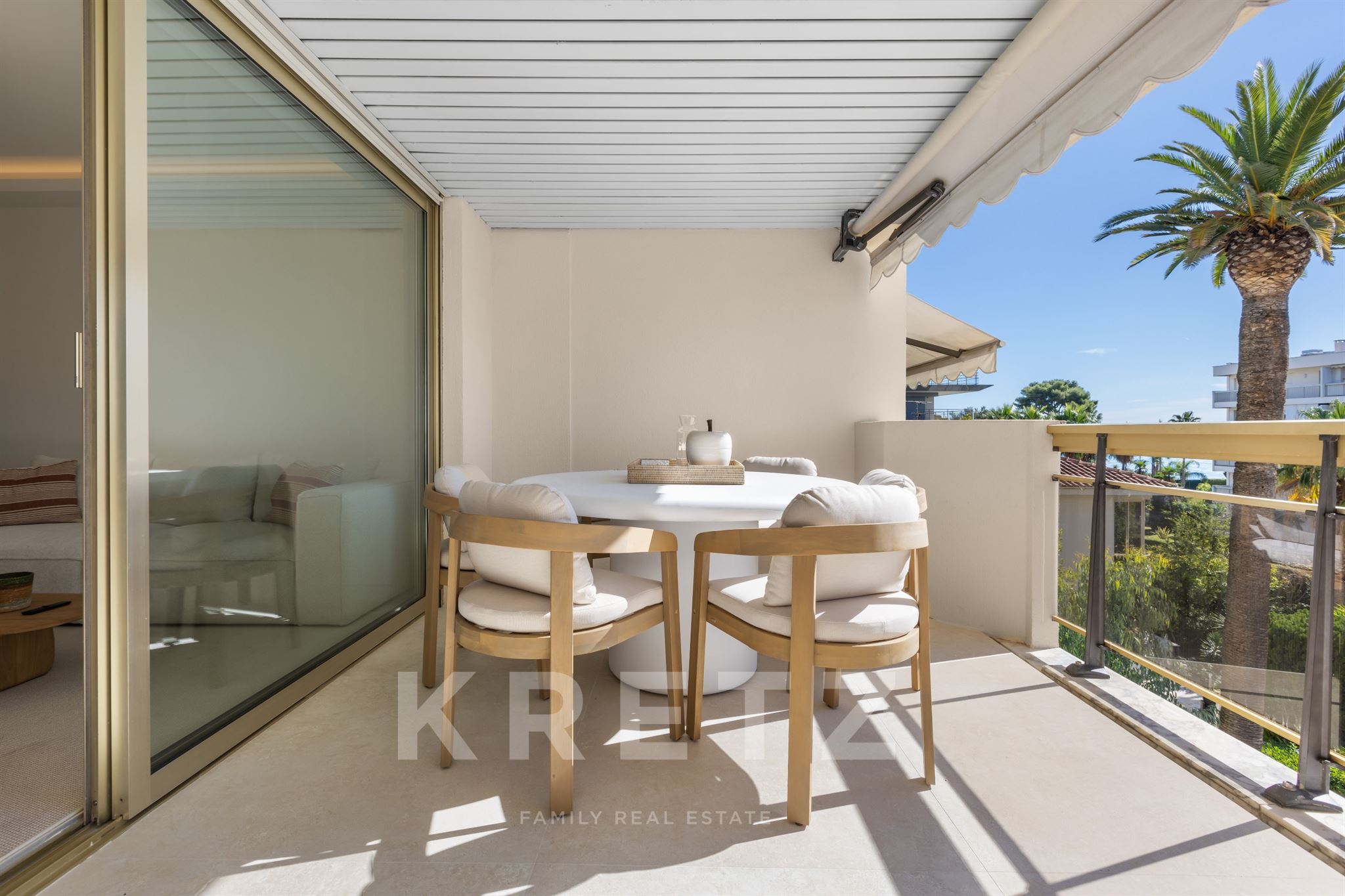 Appartement Rénové 3 pièces palm Beach vue mer Garage