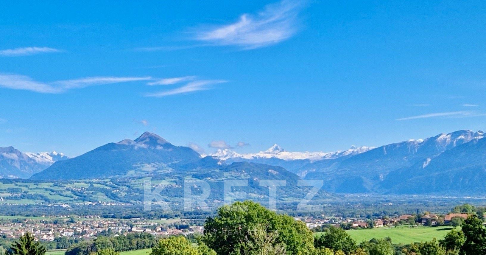 REIGNIER - ESERY Golf — Property including main villa and 2 chalets. Panoramic Mountain and Golf vie