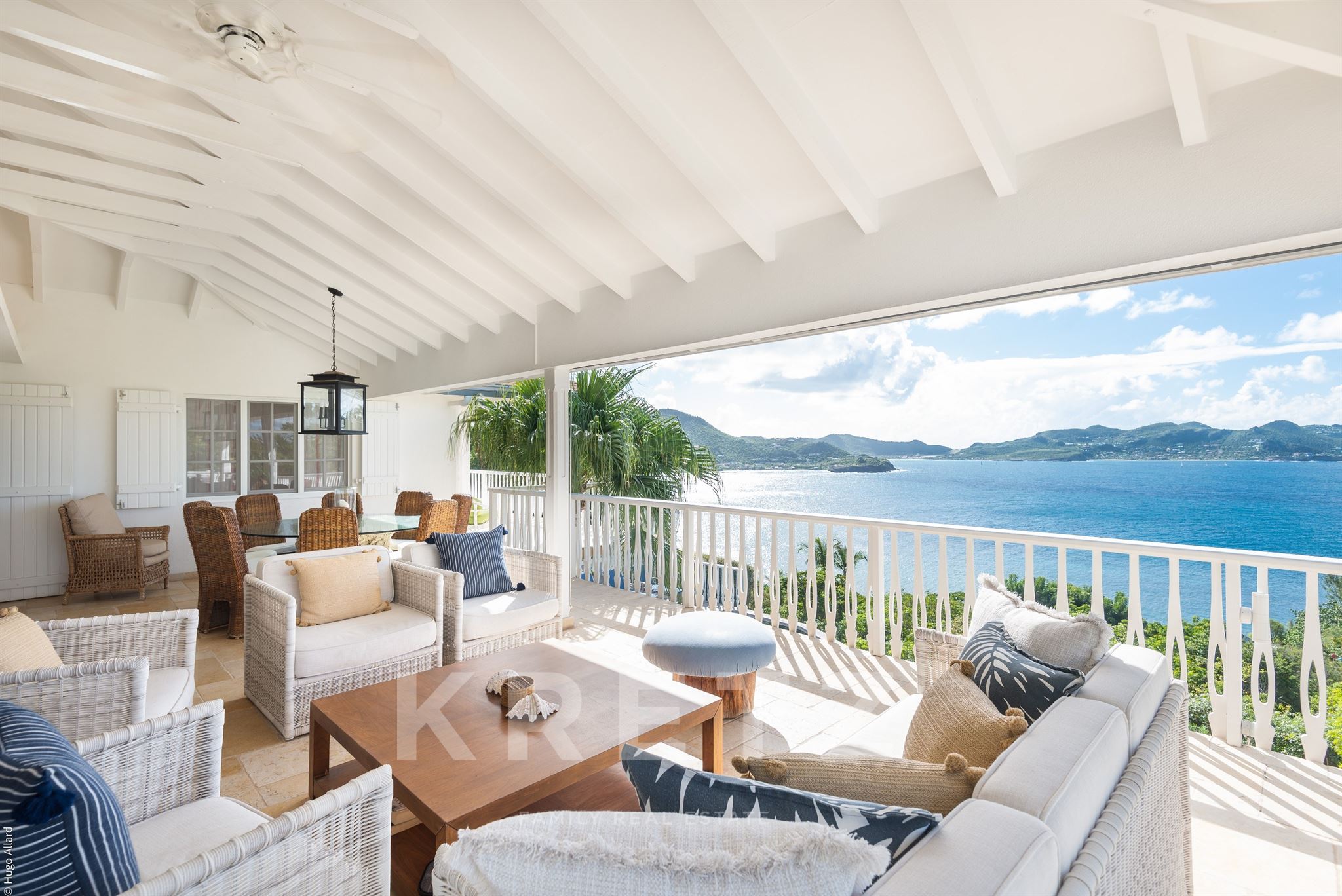 Property with panoramic sea view