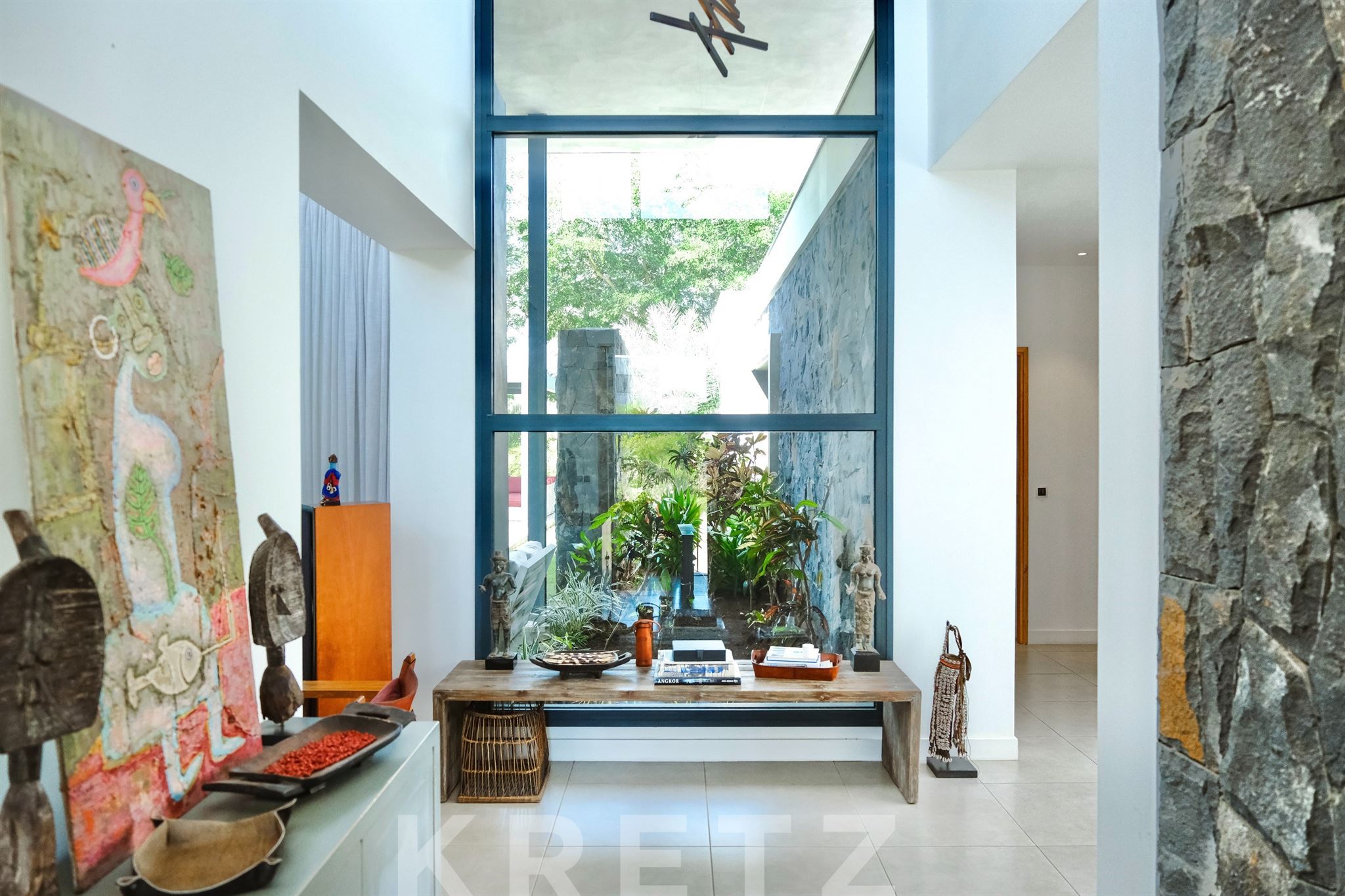 Contemporary 5-bedroom villa in a preserved natural setting
