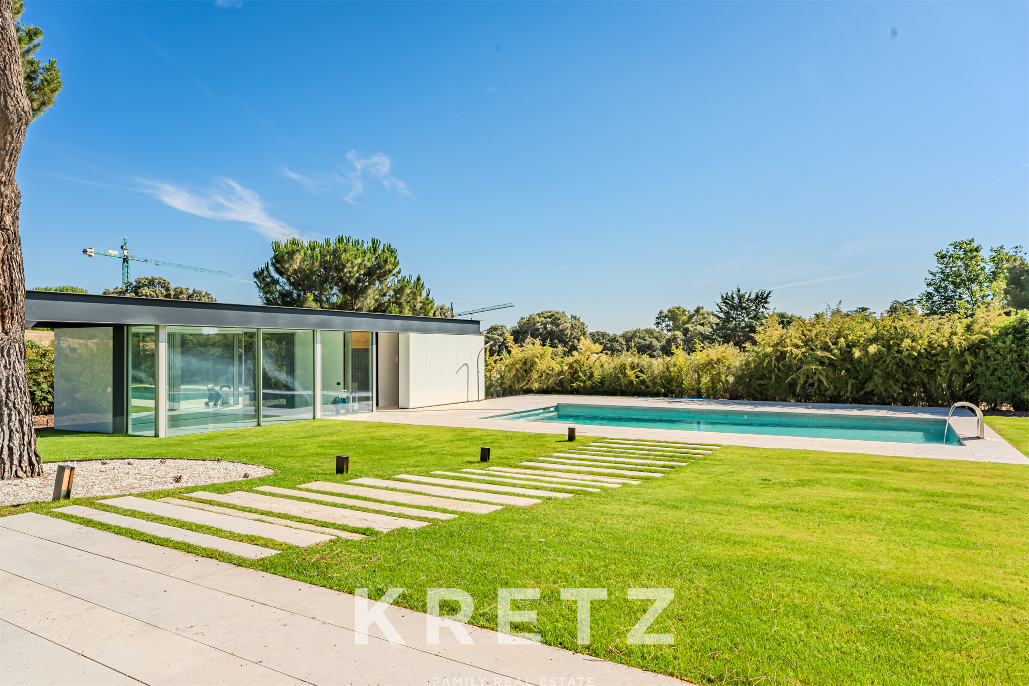 Modern single-family house in La Finca