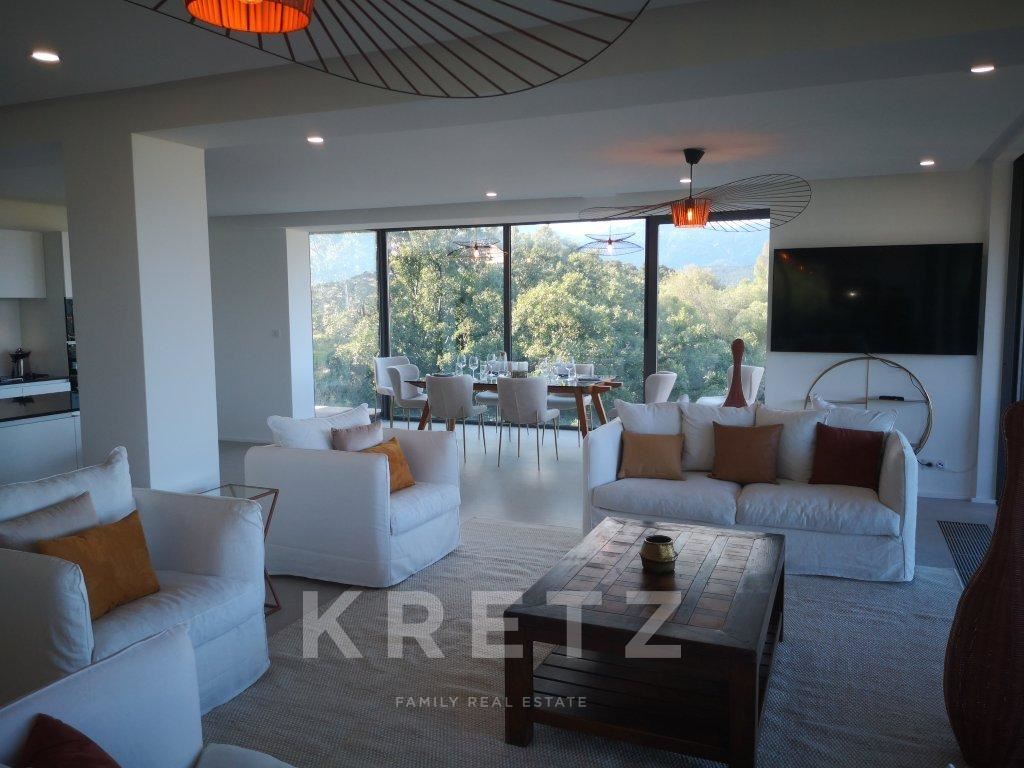 Apartment overlooking the Gulf of Porto-Vecchio, 2 steps from the old town and port