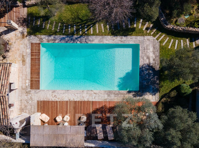EXCLUSIVITÉ – EYGALIÈRES – MAS AUTHENTIQUE DU XVIIIe SIÈCLE DE 320 m2, 6 chambres