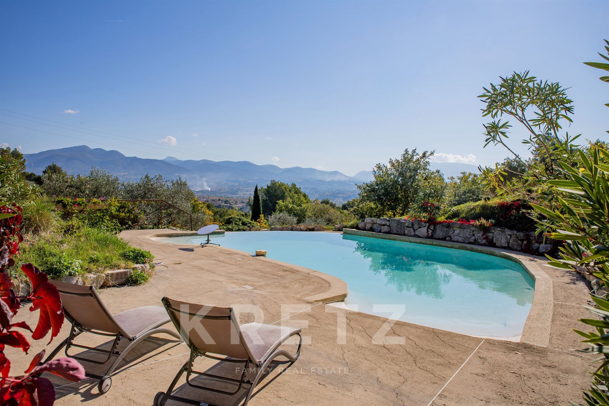 Large country house - two swimming pools - panoramic view