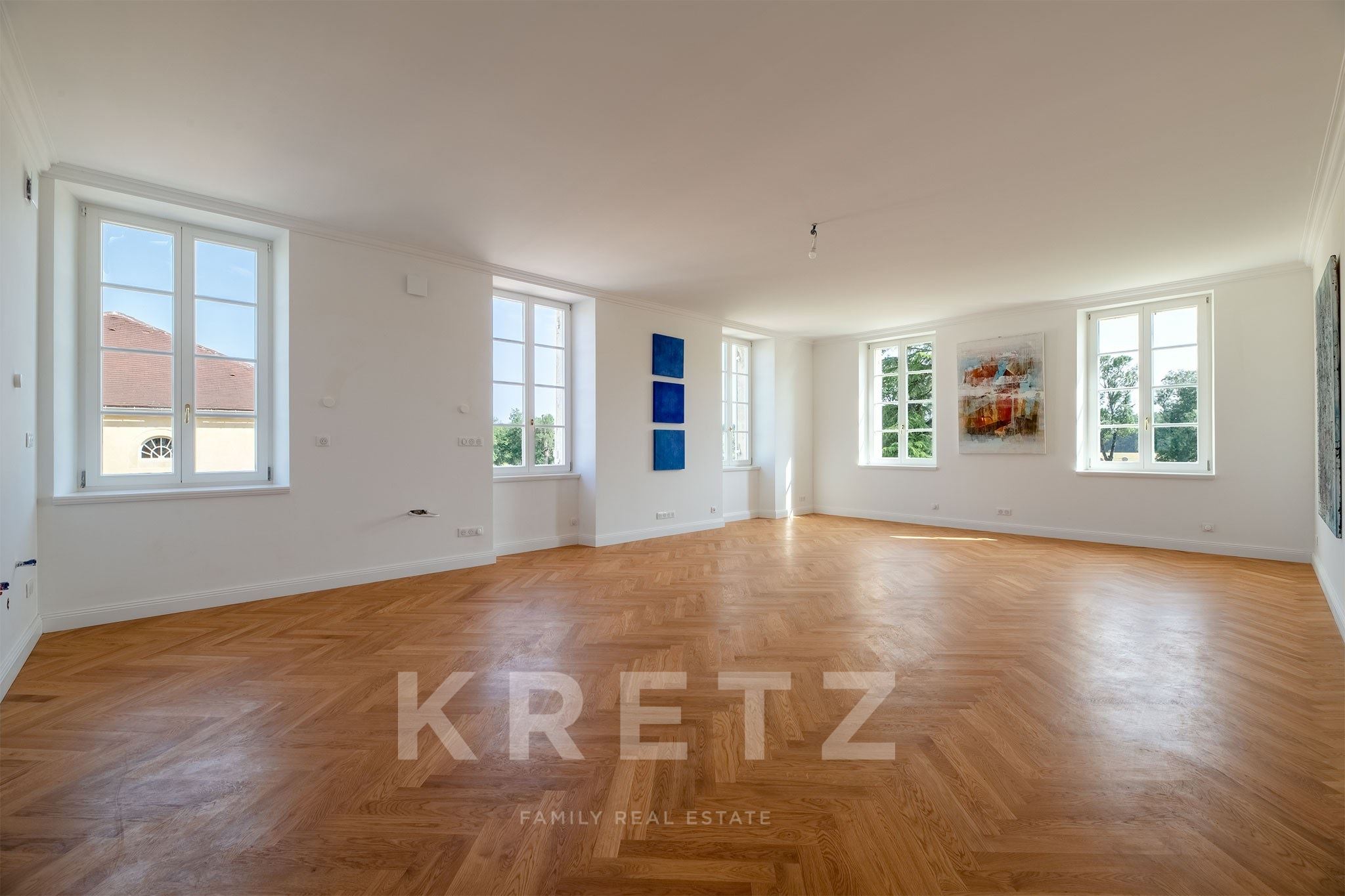 114 sqm apartment within a château, set amidst 20 hectares of natural parkland