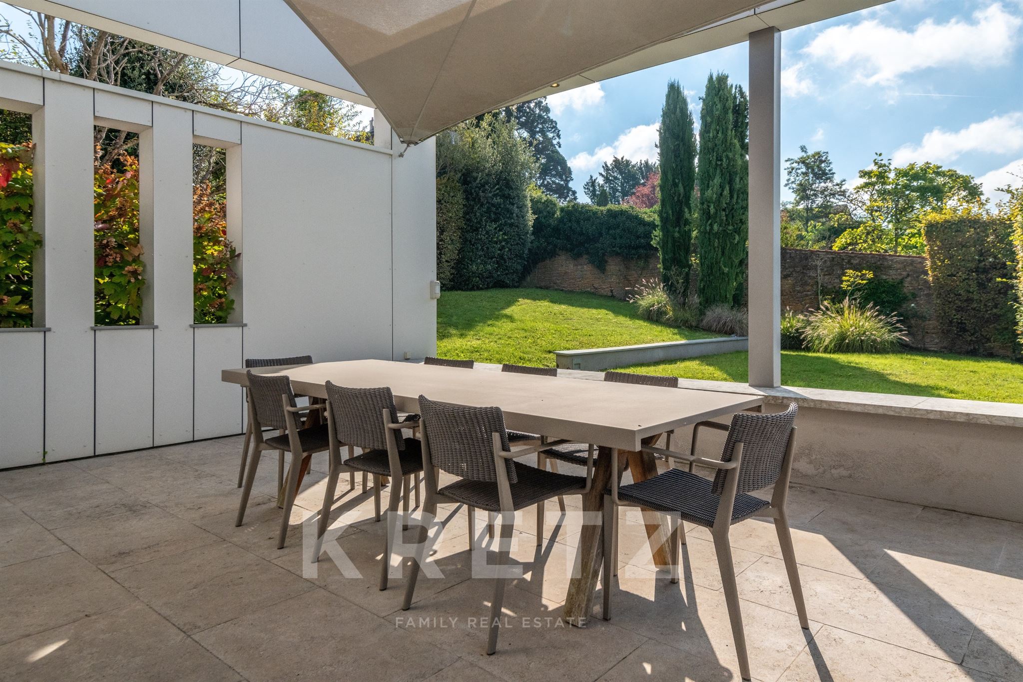 SAINT-CYR-AU-MONT-D’OR – VILLA D’ARCHITECTE CONTEMPORAINE – 293 M² – 4 CHAMBRES – PISCINE