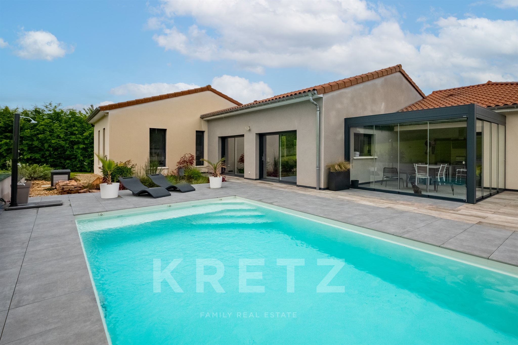 Contemporary architect-designed house -169 m2- Swimming pool-Vineyard views-Southern Burgundy