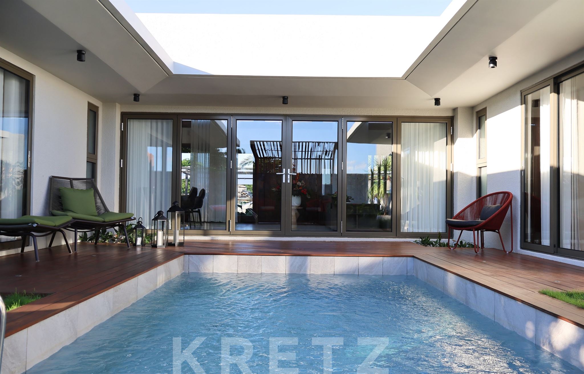 Contemporary 3-bedroom villa with 5-star hotel-style access
