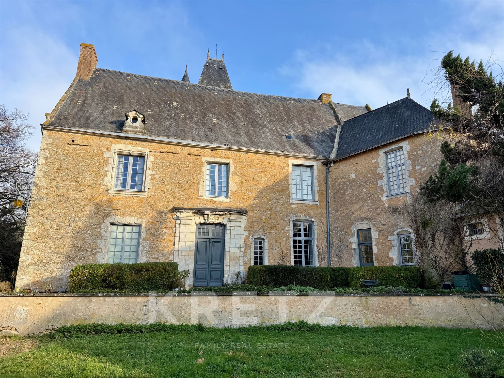 16-18th century Manor House Listed as a Historic Monument – 5,435 sq ft – 9.1 Acres of Parkland