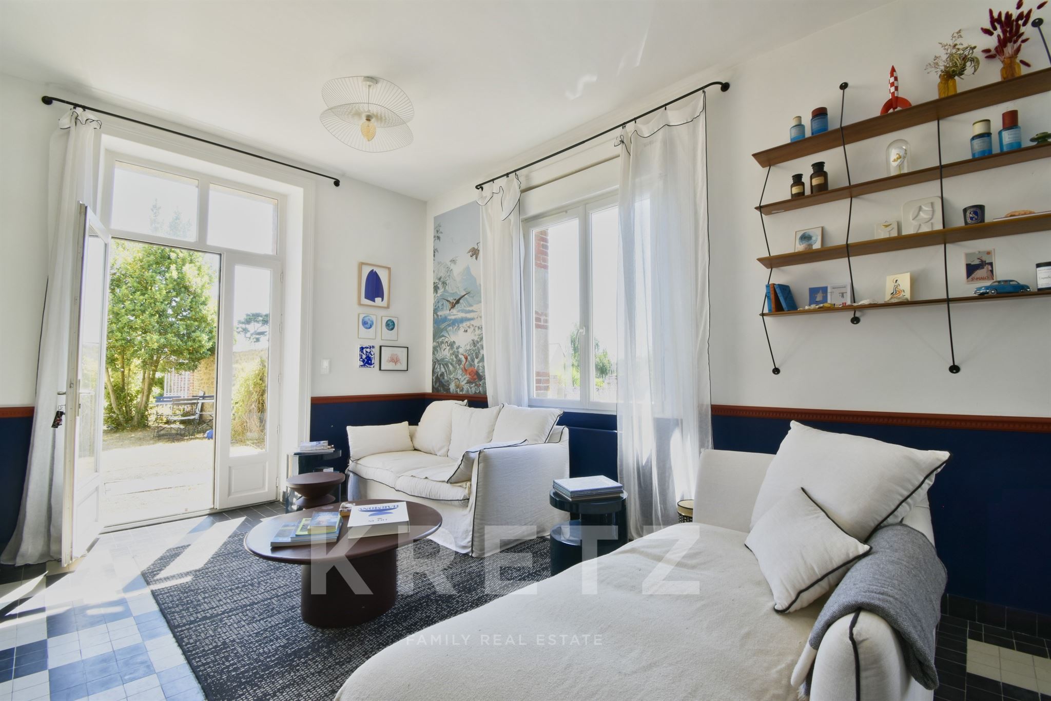 Saint-Briac-sur-Mer – Appartement de caractère rénové par architecte, jardin privatif, garage, à quelques pas des plages et du Château du Nessay