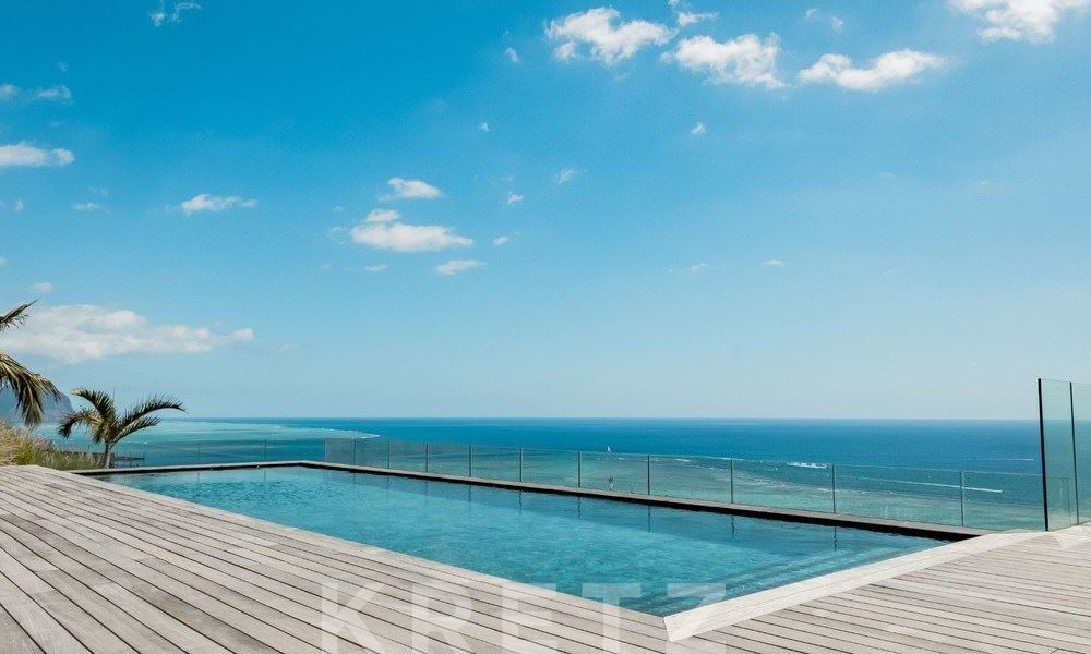 An exceptional villa with panoramic views of the lagoon and Le Morne