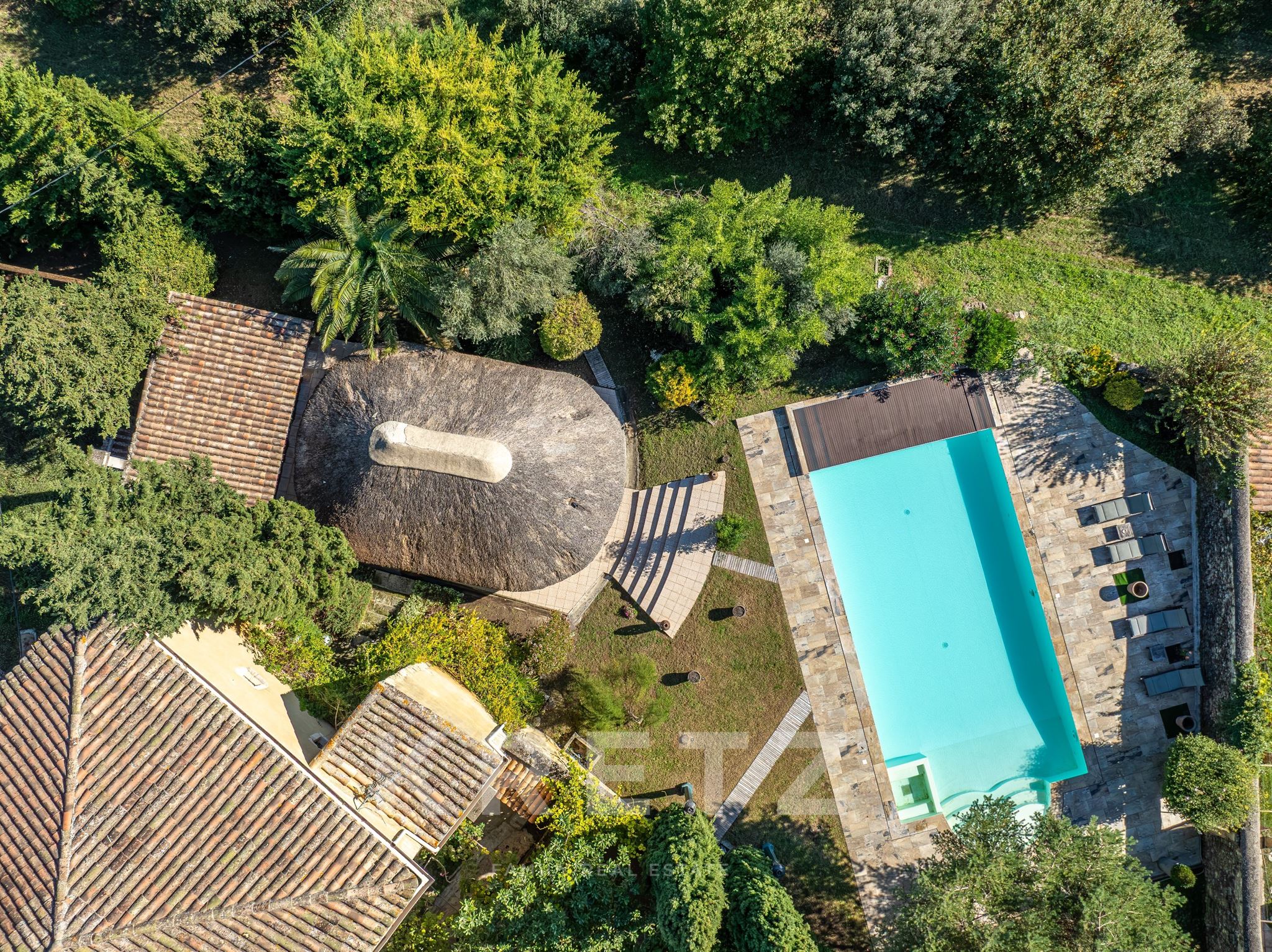EXCLUSIVITÉ KRETZ - Propriété d'exception à vendre dans la Drôme Provençale