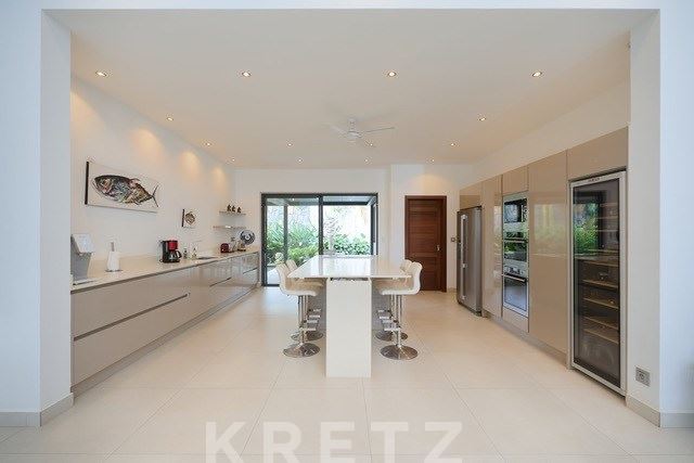 Exceptional villa with a huge swimming pool