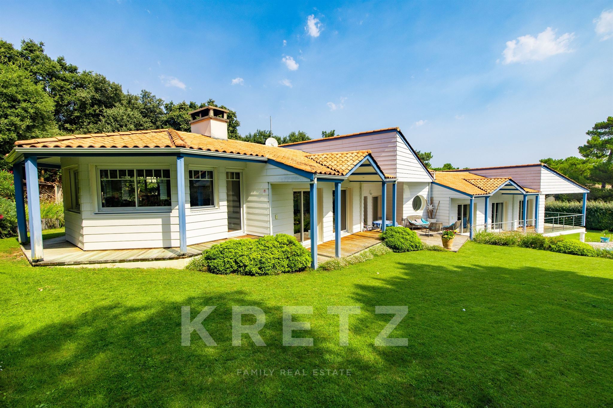 Louisiana-Style 235 m² Property, 200 m from the Beach with Pool