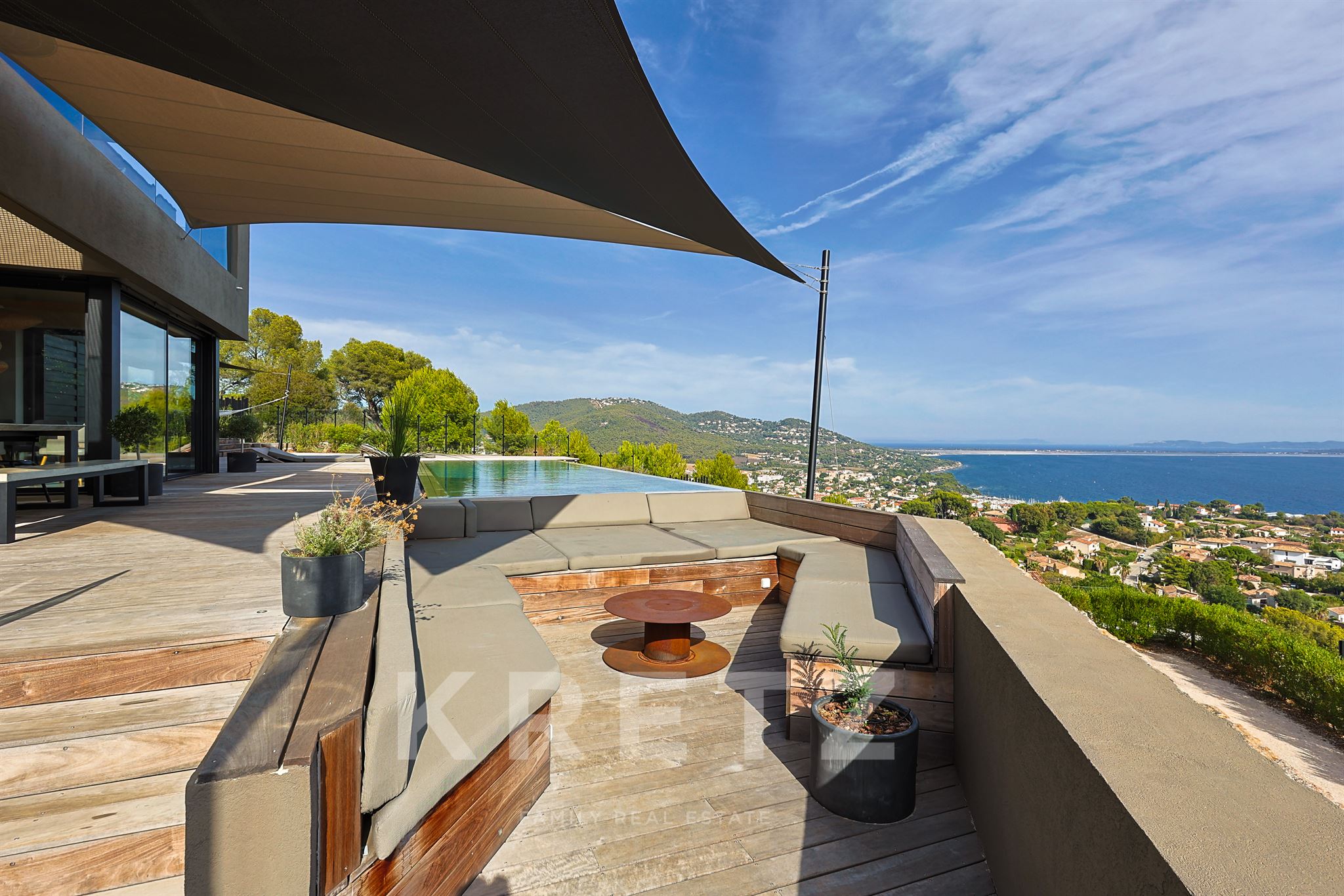 Monumental contemporary sea view