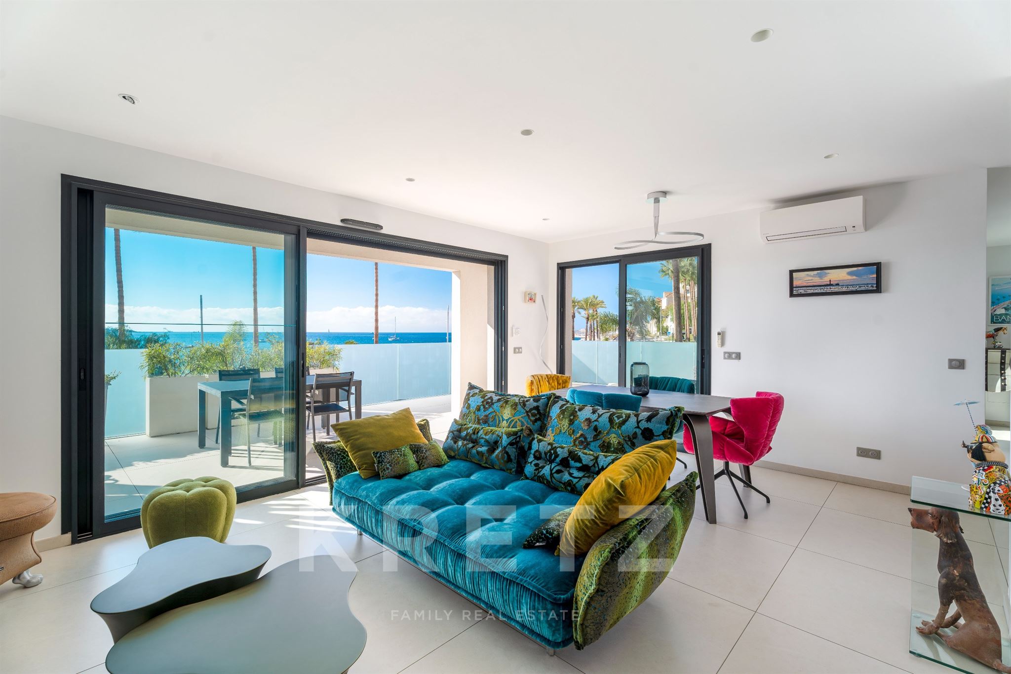 Bandol — Contemporary villa with sea view, heated pool and beach within walking distance