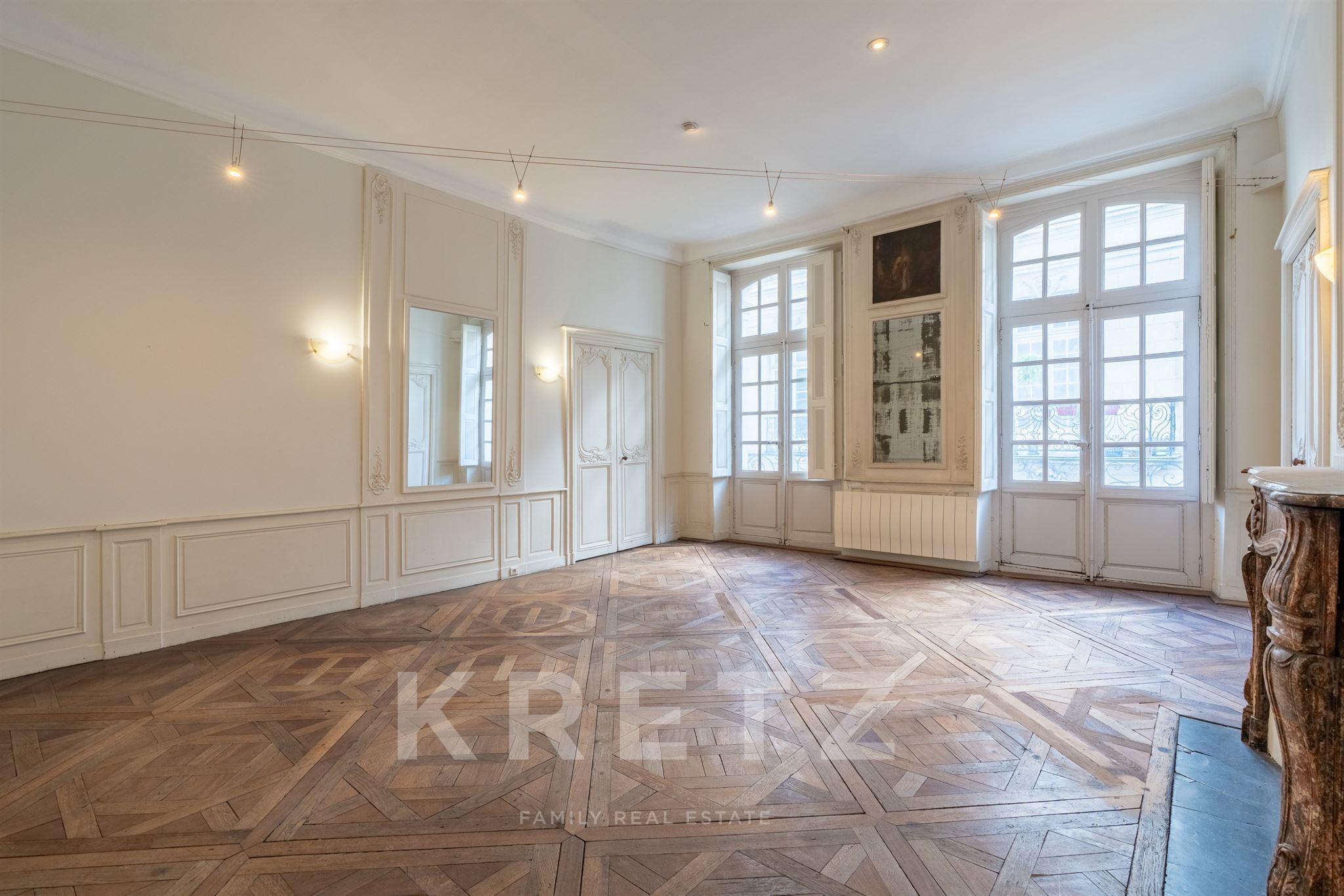 Character apartment in a historic hotel in Nantes