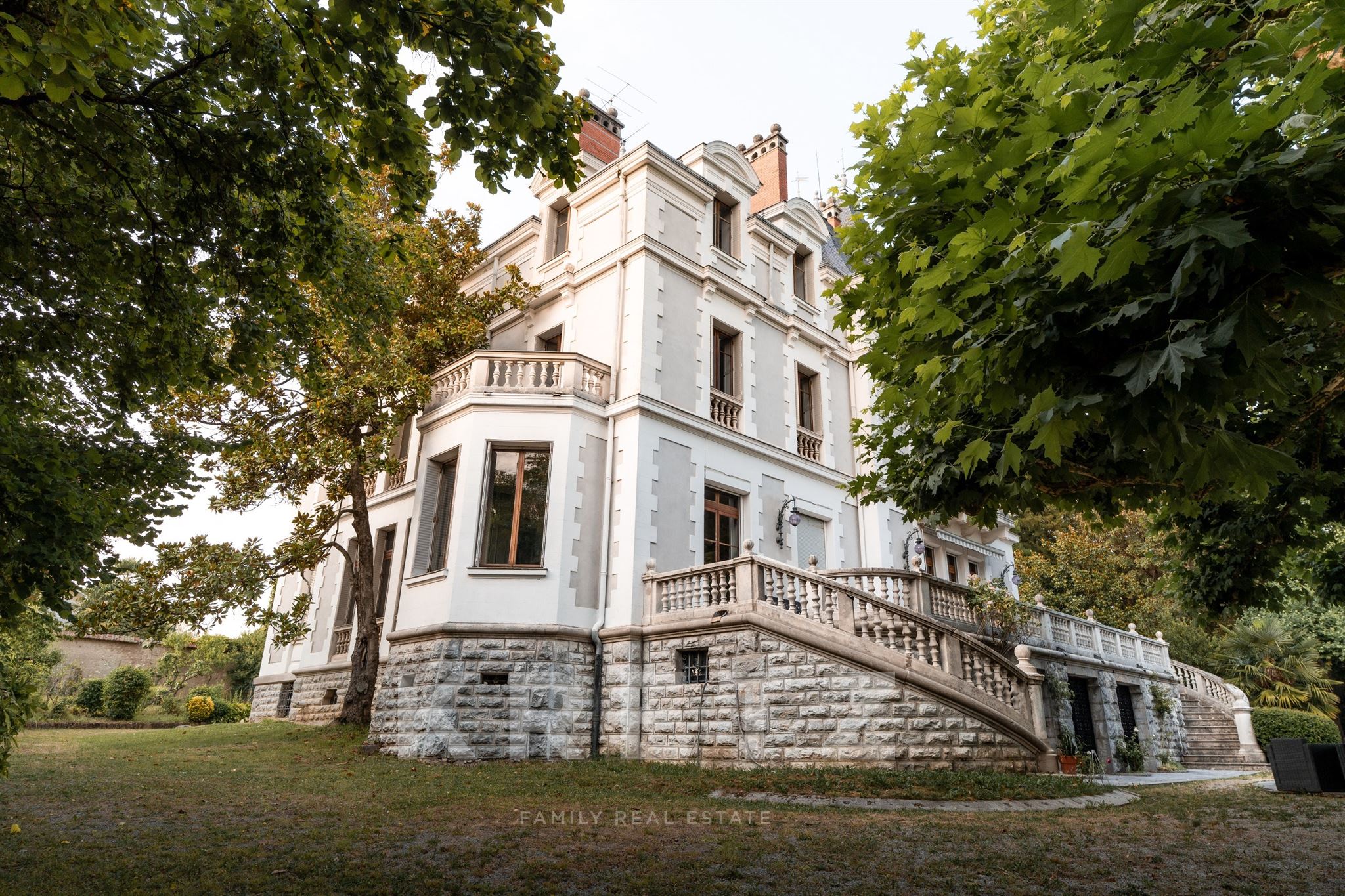 Castel Bisolet : des appartements dans un château à Aix-les-Bains