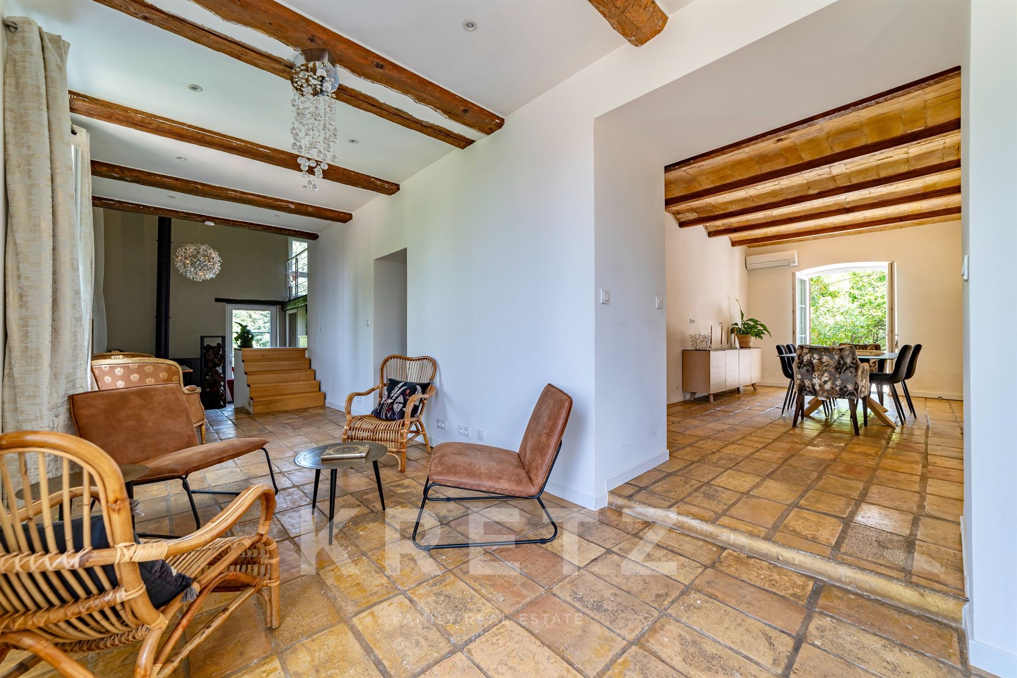 Authentic Provençal farmhouse renovated in a verdant setting