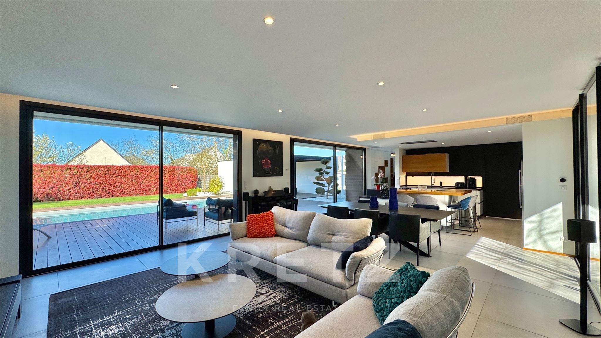 Contemporary villa on the outskirts of Tours