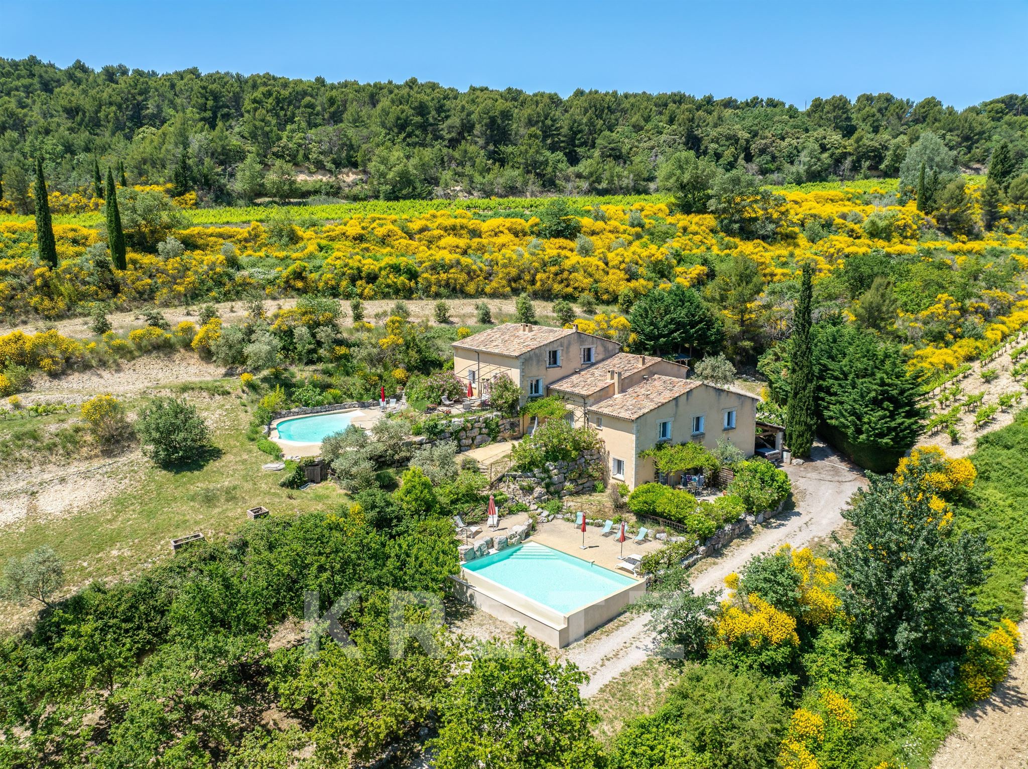Grande demeure de campagne - deux piscines - vue panoramique