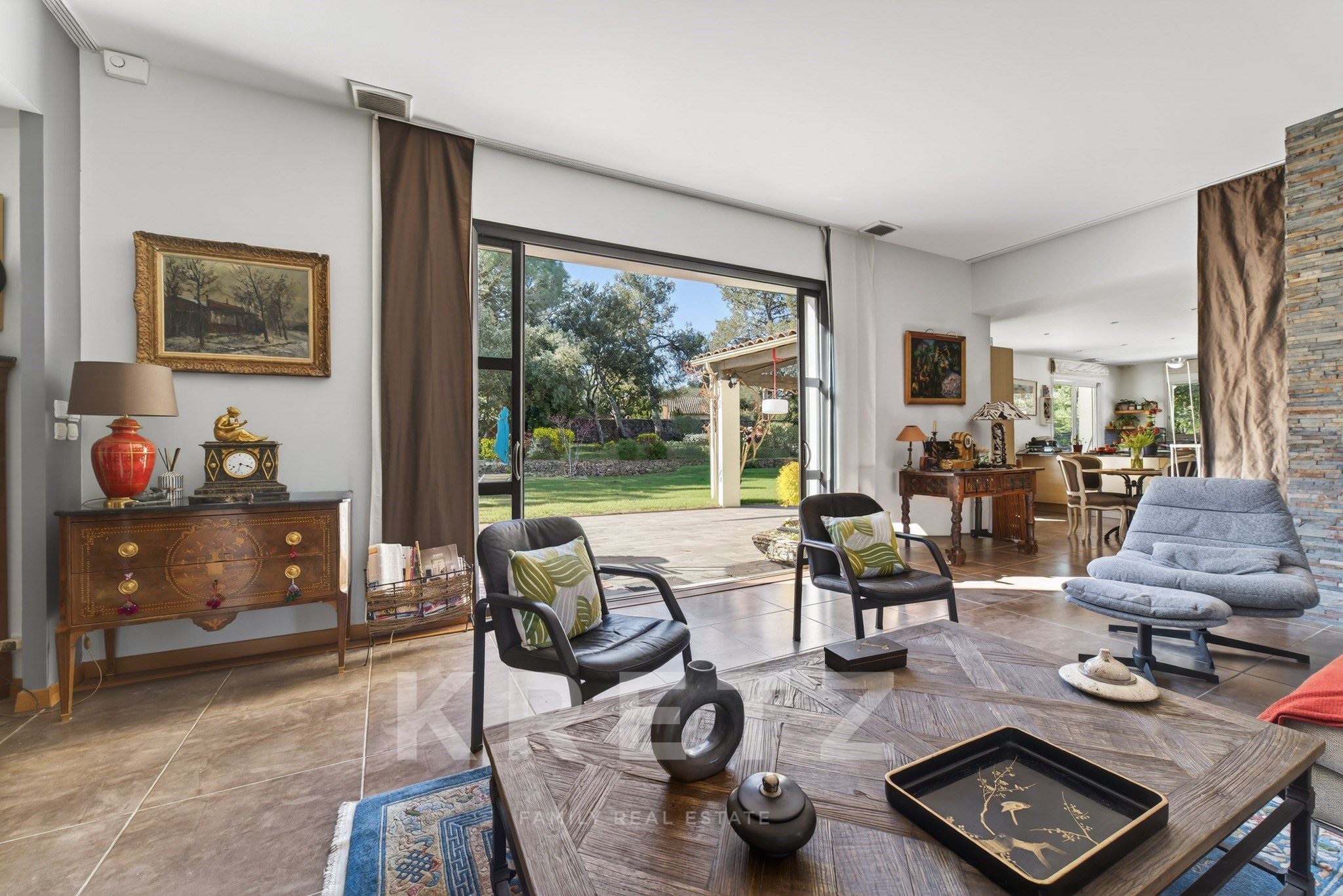 Family house of 223m2, its swimming pool and its wooded grounds of 3000 m2 in Nîmes sought after are