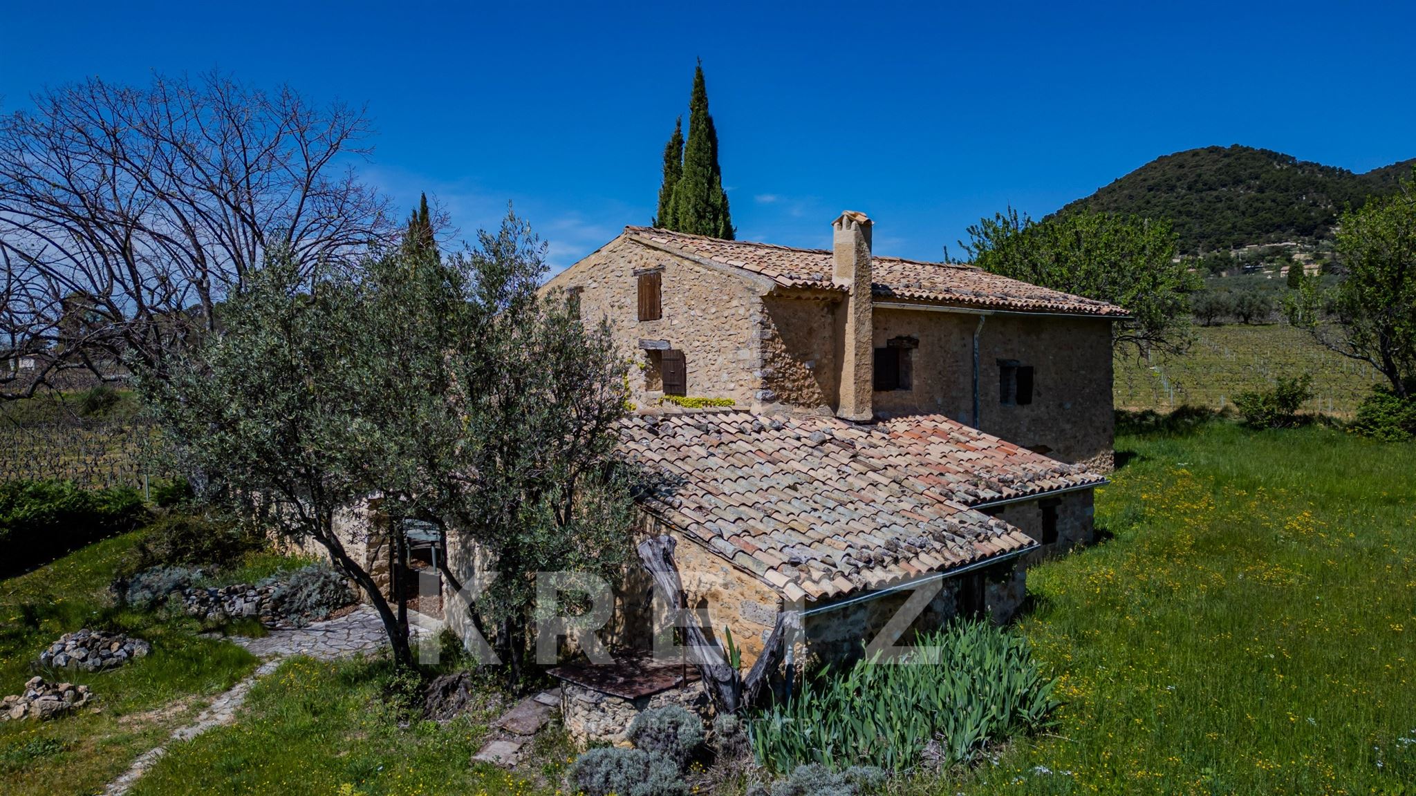 Exceptional Provencal Framhouse -To restore