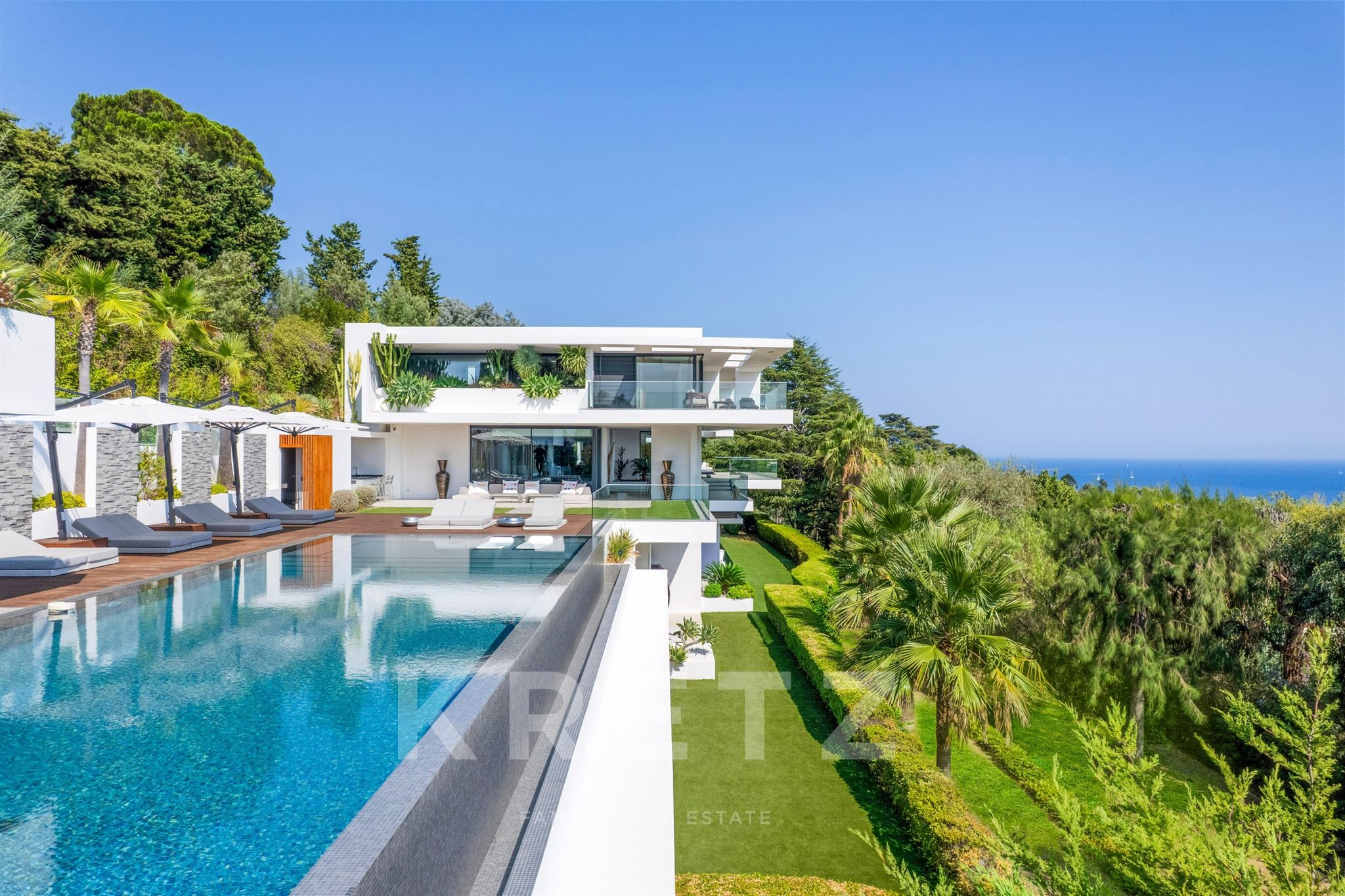 Villa in Cannes,1,130 sqm with Panoramic Sea Views
