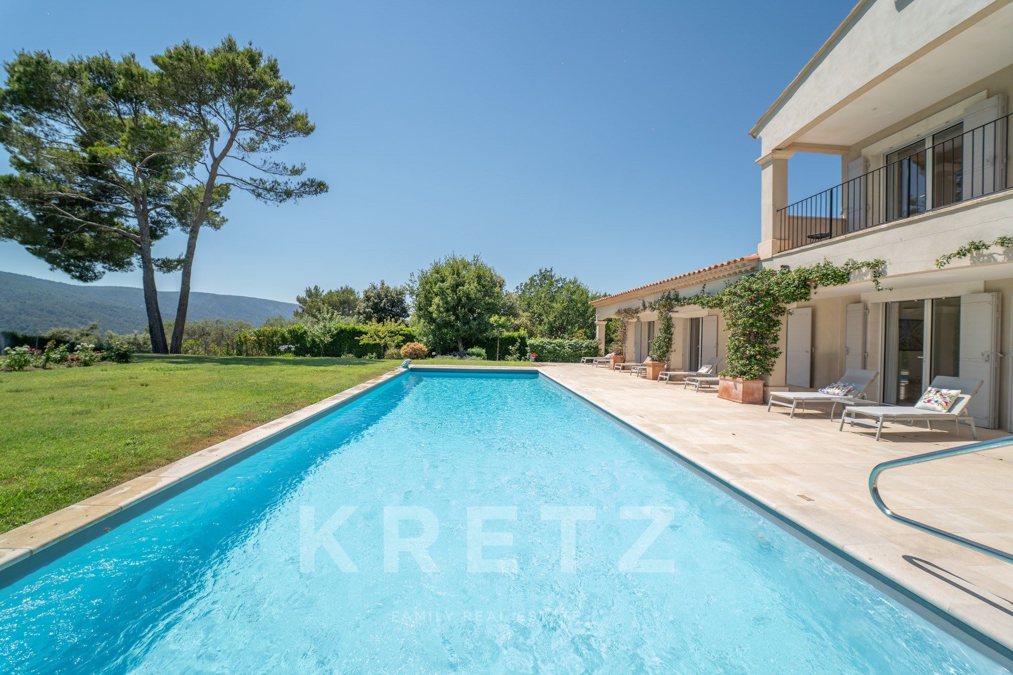 Villa contemporaine avec vue panoramique sur le Luberon