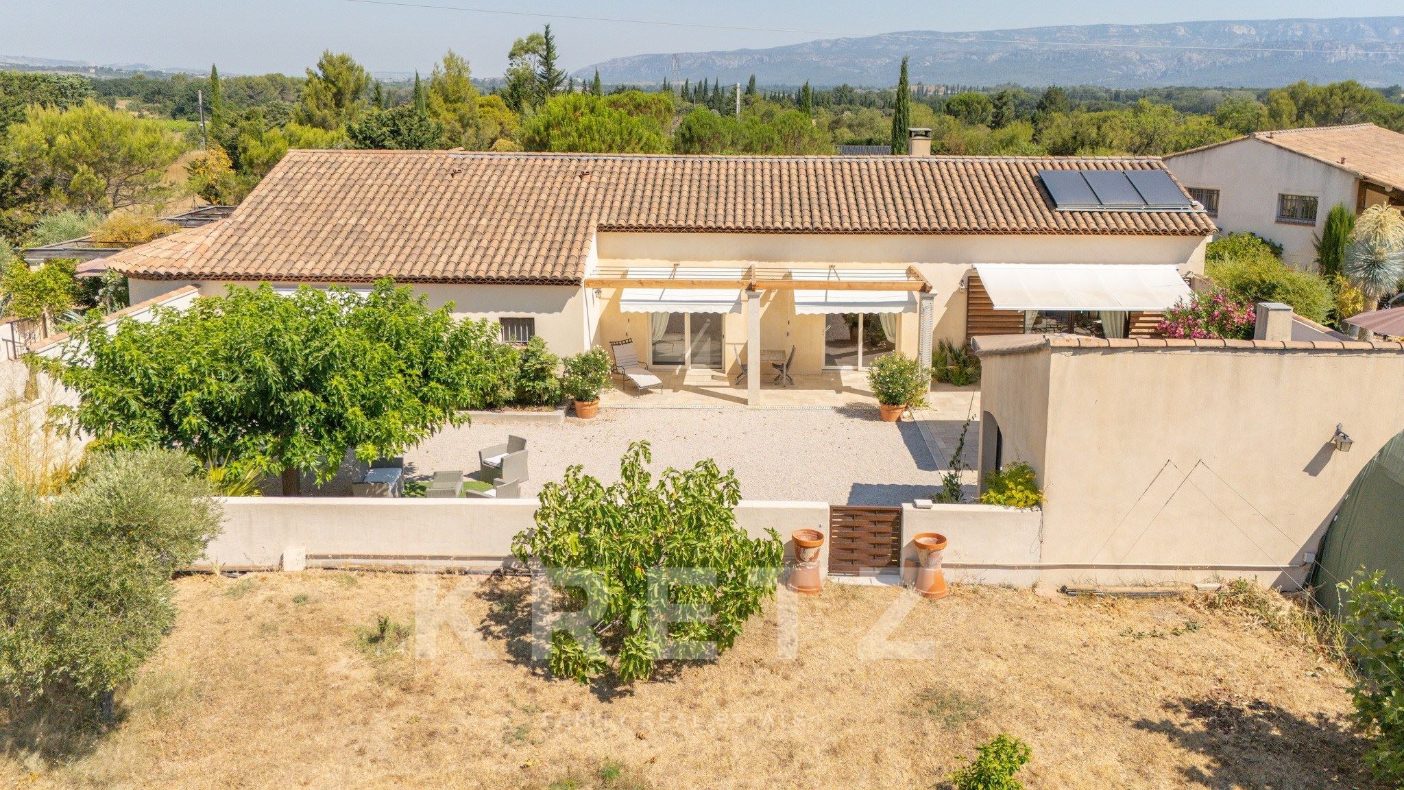 Alleins – Élégante propriété d'architecte entre les Alpilles et le Luberon