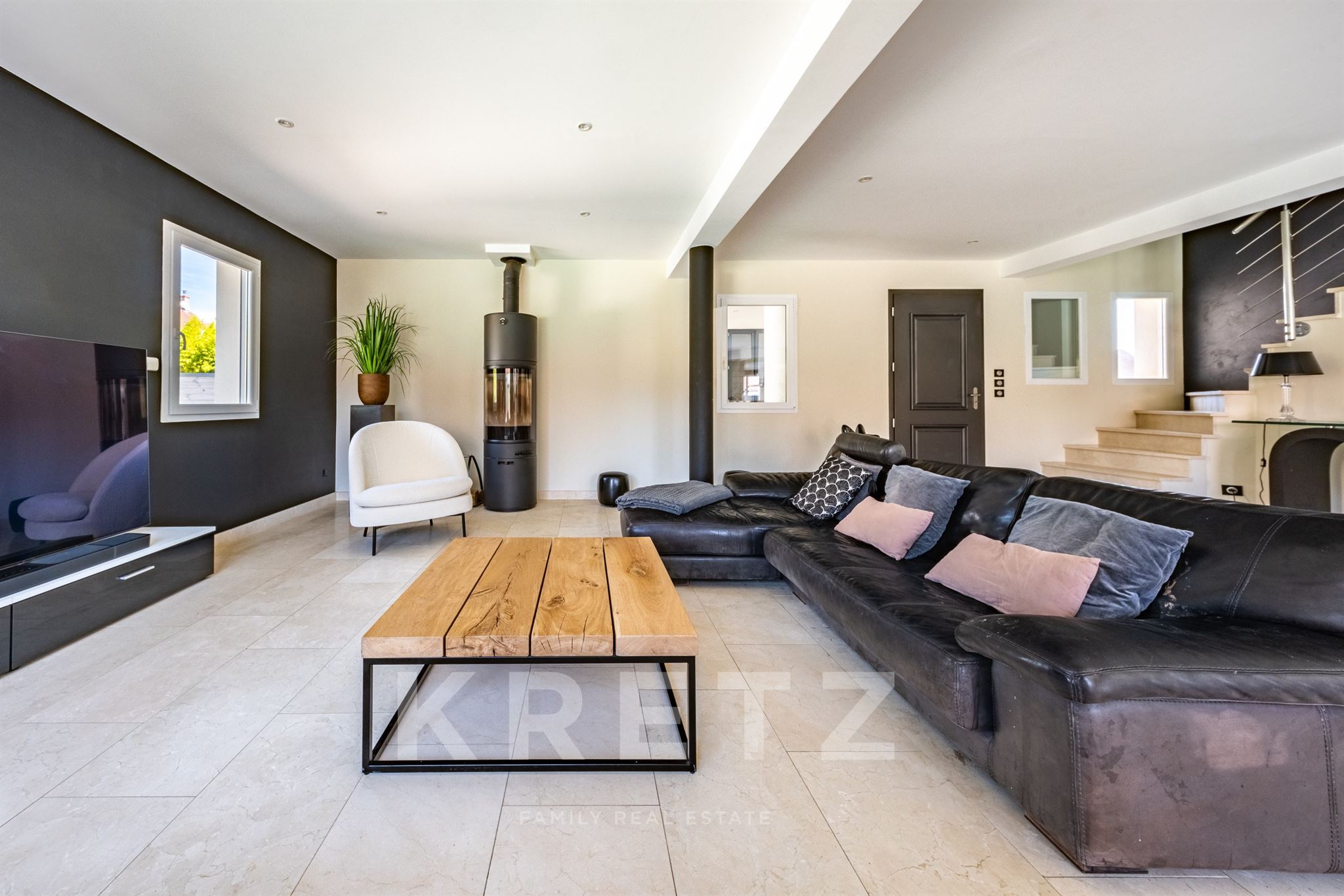 RARE  SUR SECTEUR PRISE - CONTEMPORAINE FAMILIALE AVEC PISCINE - AUX PORTES DE DIJON