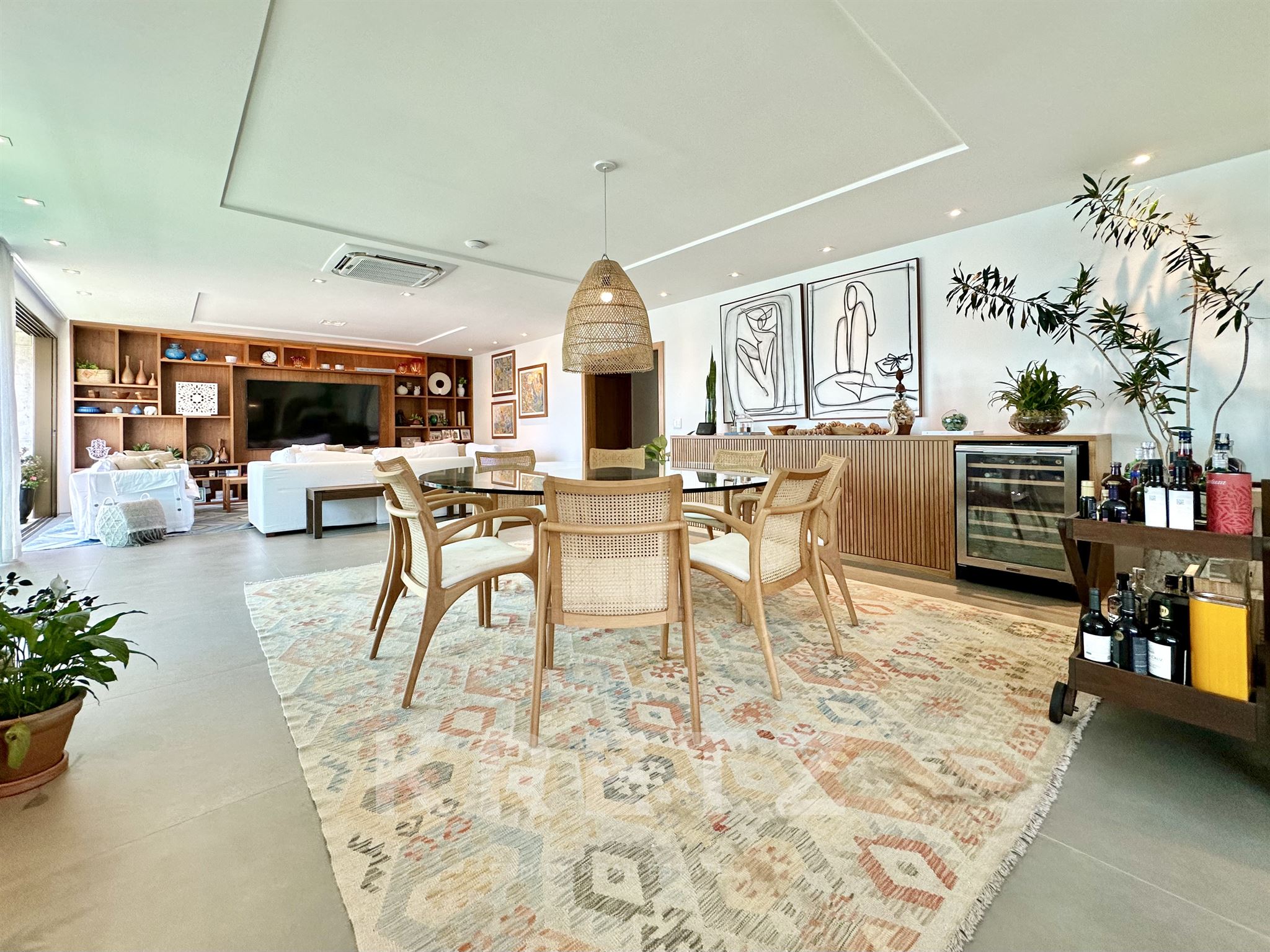 Renovated apartment in the heart of Ipanema