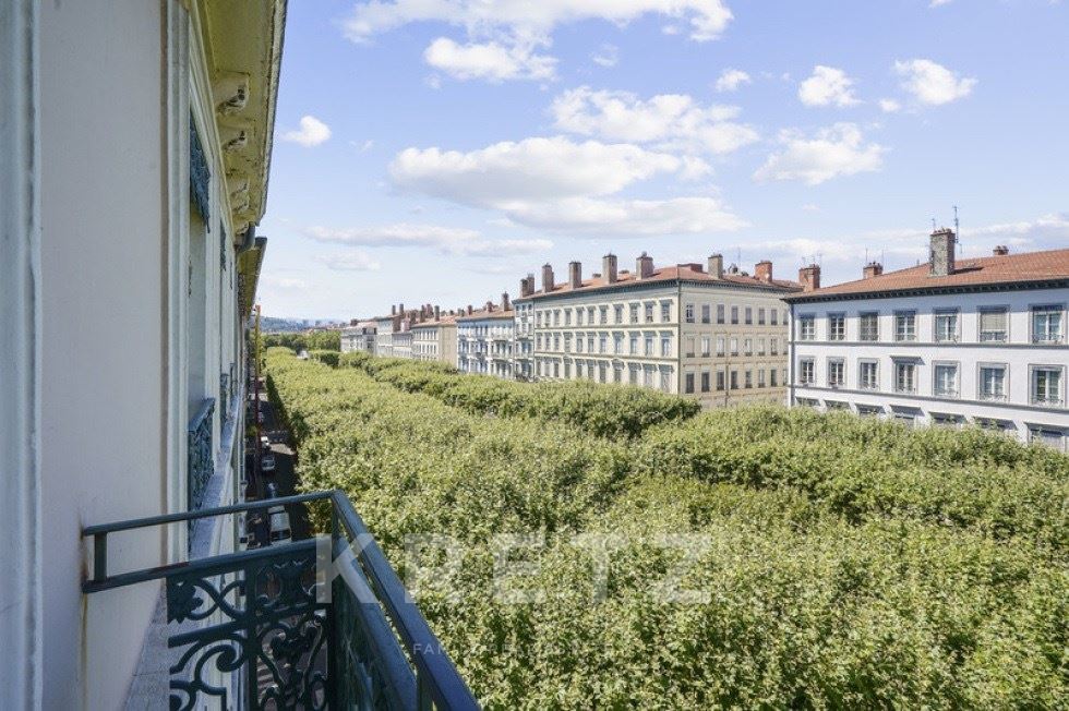 LYON 6 — APARTMENT IN HIGH FLOOR — 175 M2 — UNOBSTRUCTED VIEW — BALCONY