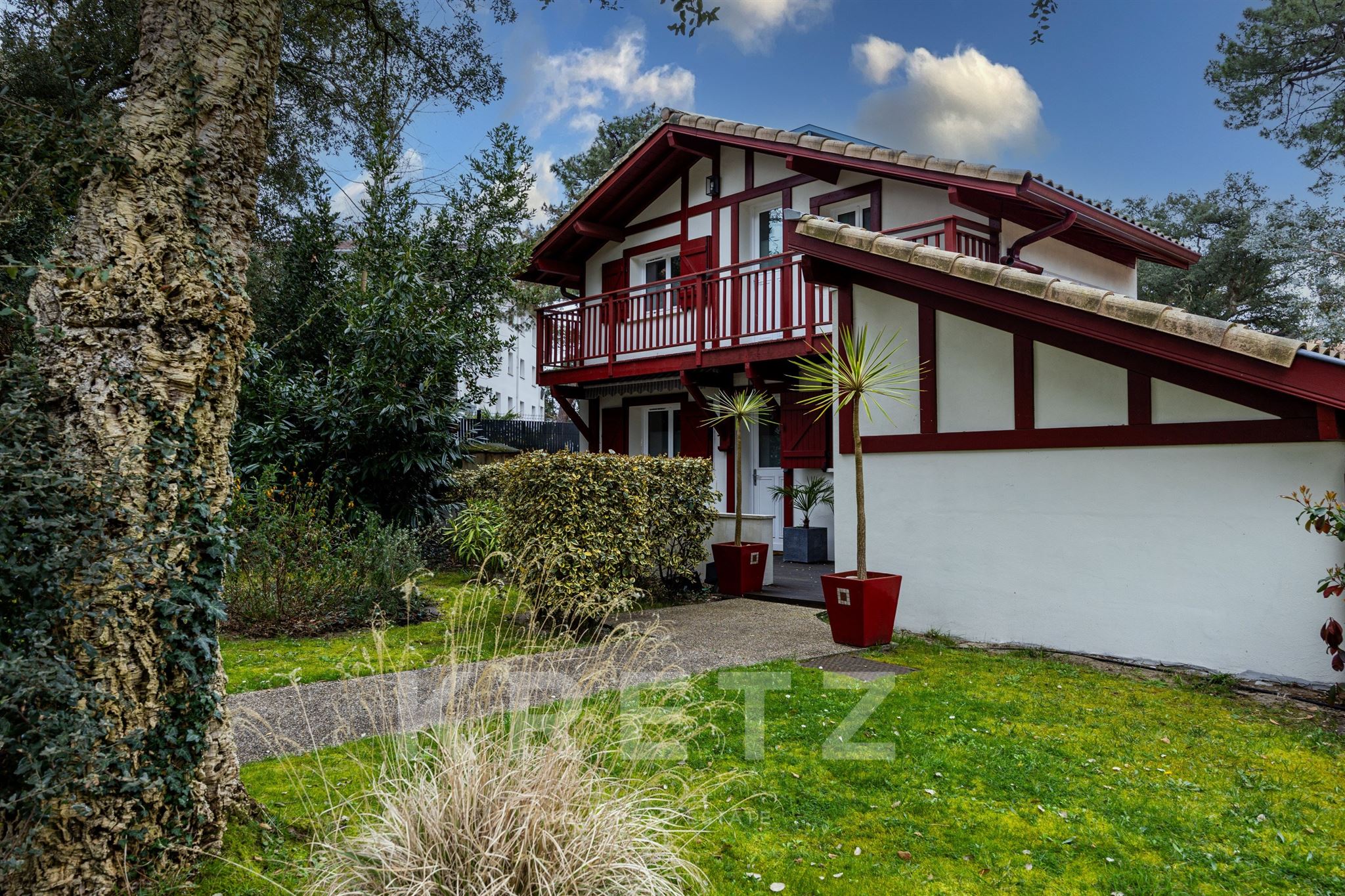 Hossegor town centre, peaceful house just steps from the lake and local shops