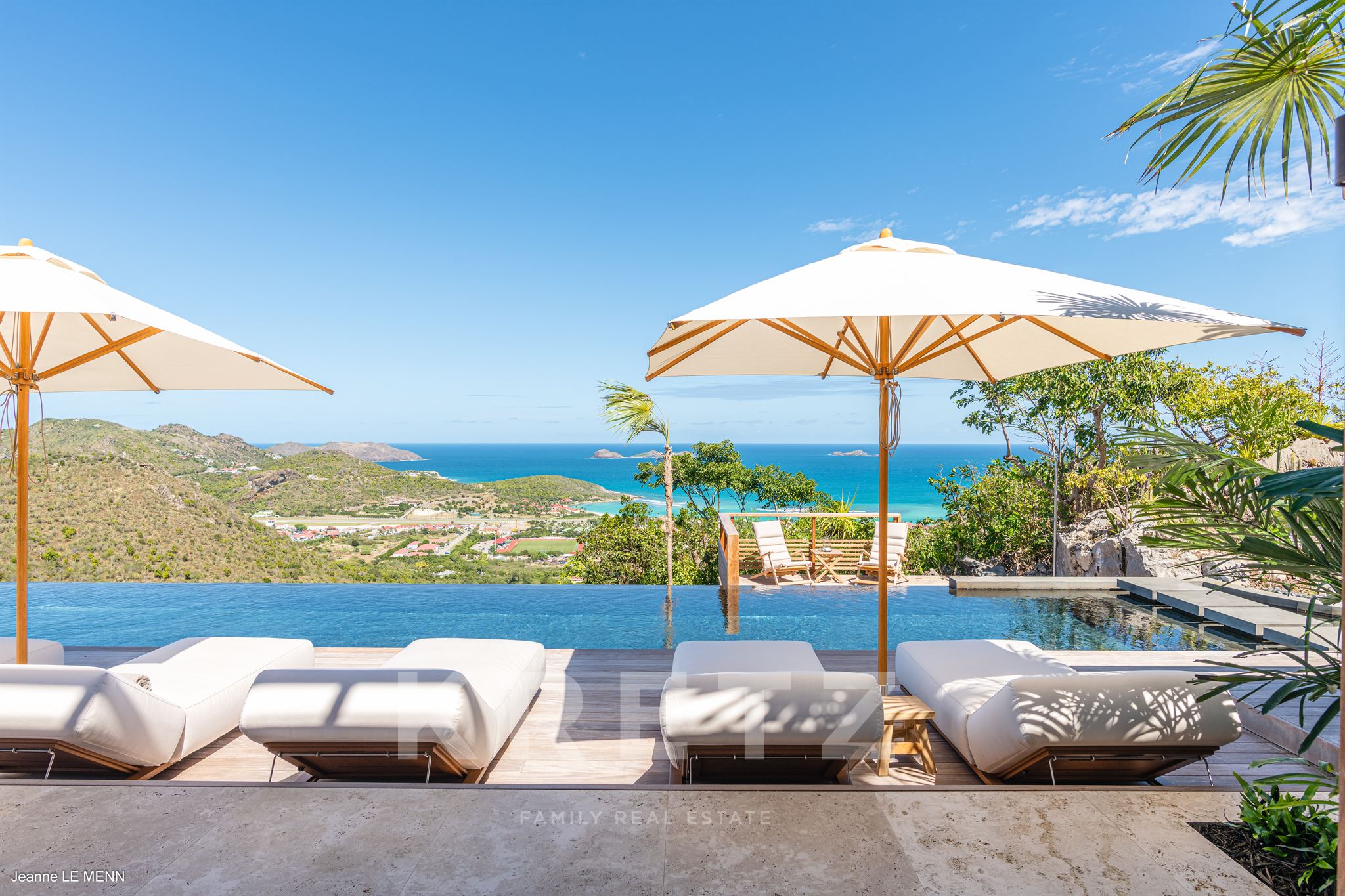 Architect-designed villa with panoramic view of Saint Jean