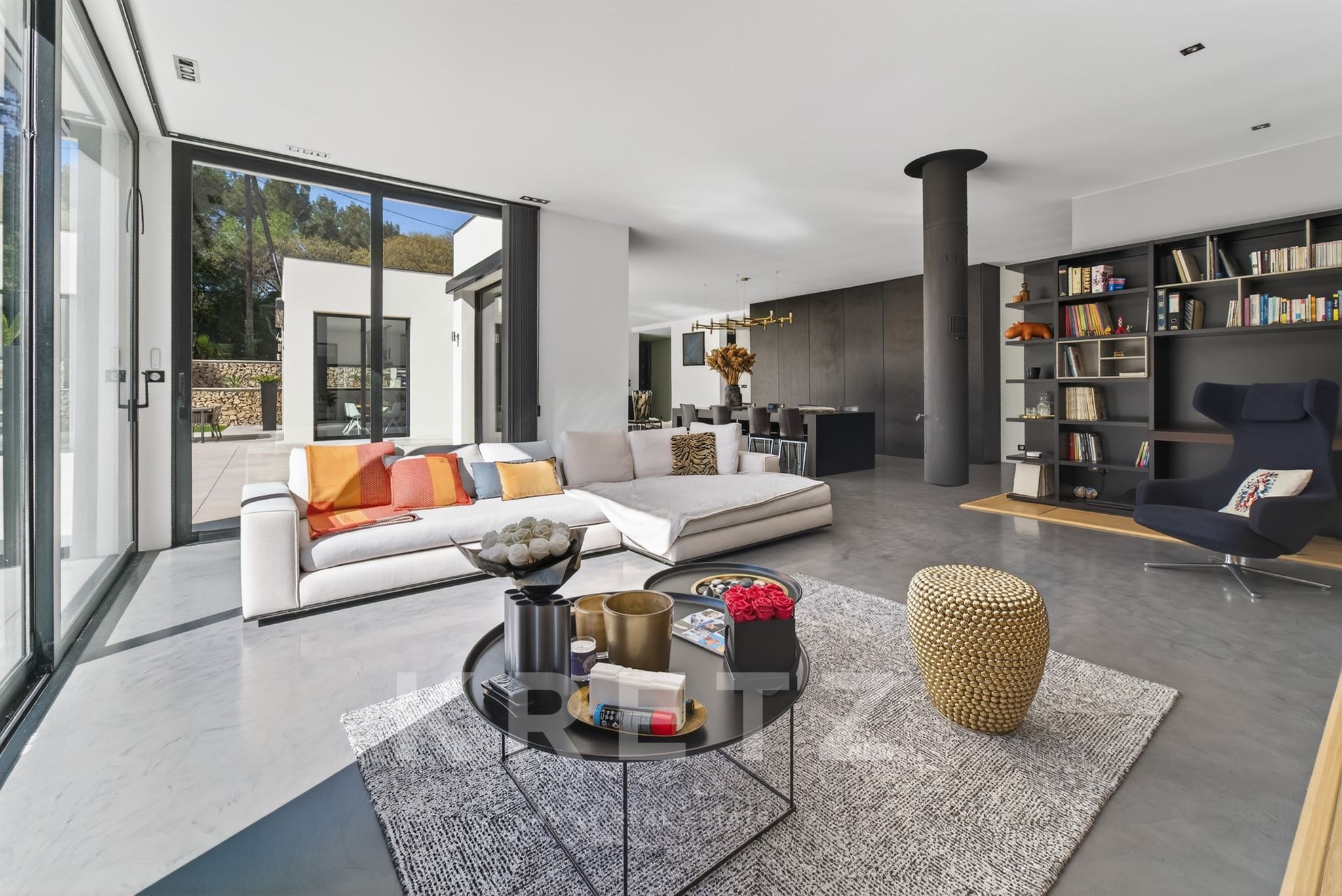 Luxury architect-designed villa 360 m²  – Pool, guest house, landscaped grounds-Nîmes North