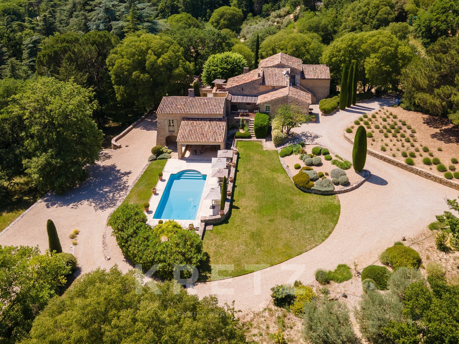 An elegant 17th-century sheepfold overlooking the valley